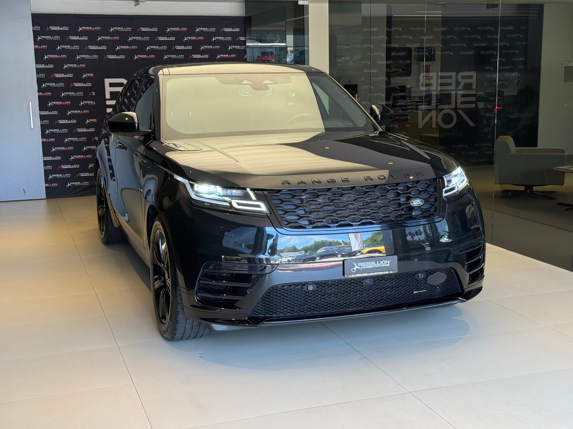 LAND ROVER Range Rover Velar R-Dynamic D 300 I6 MHEV SE Automatic-showroom-element-2