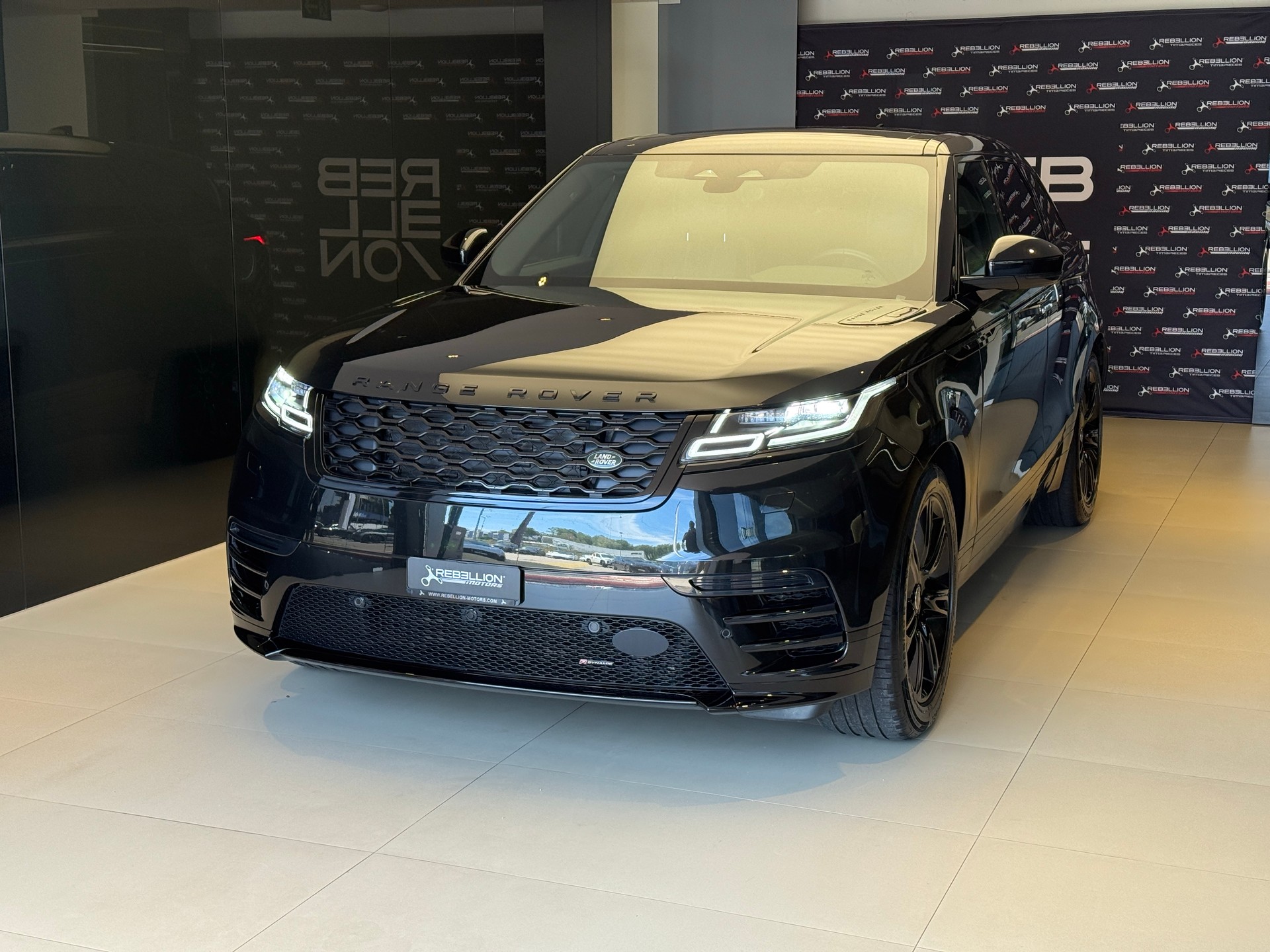 LAND ROVER Range Rover Velar R-Dynamic D 300 I6 MHEV SE Automatic