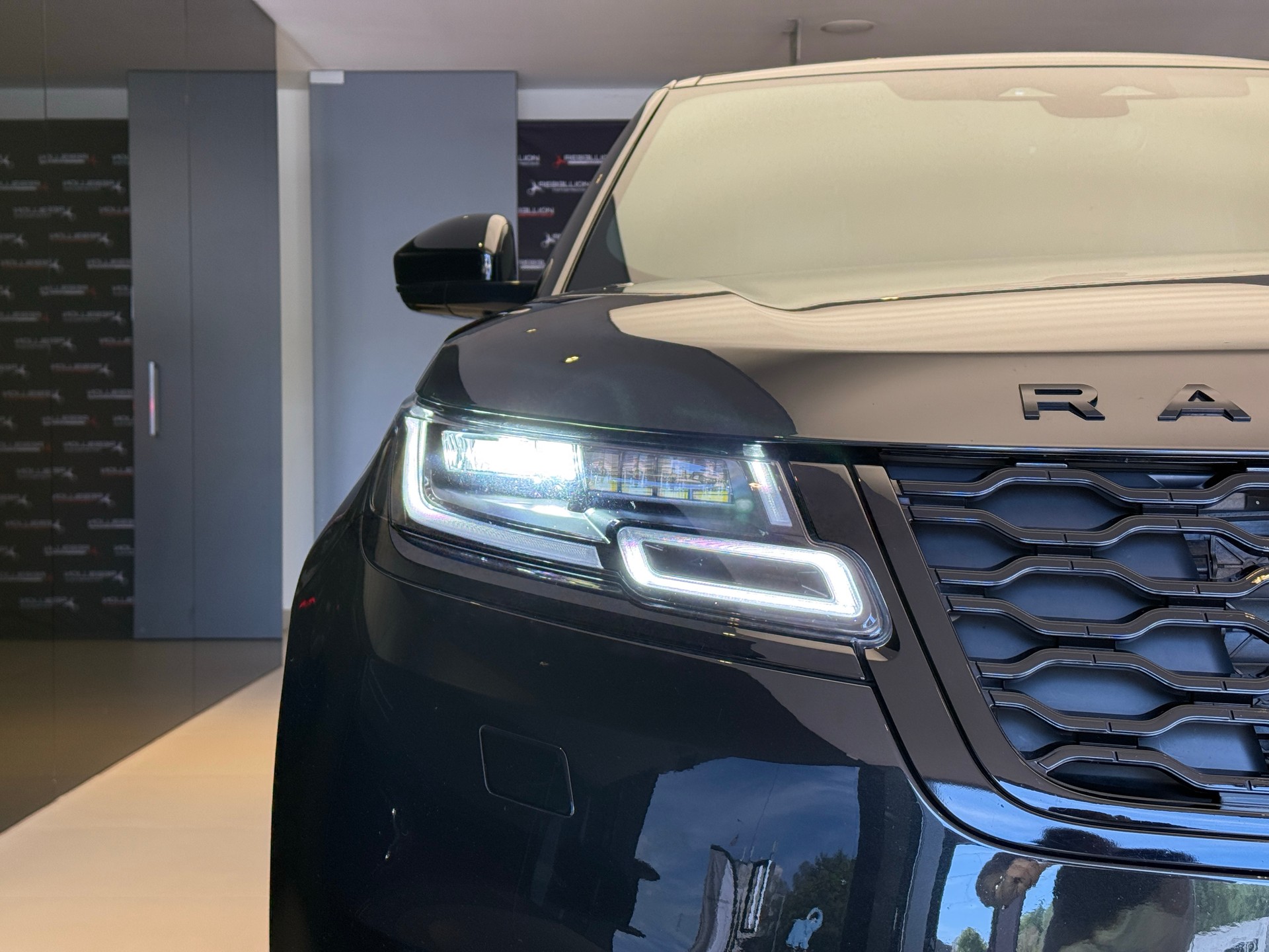 LAND ROVER Range Rover Velar R-Dynamic D 300 I6 MHEV SE Automatic-showroom-element-3