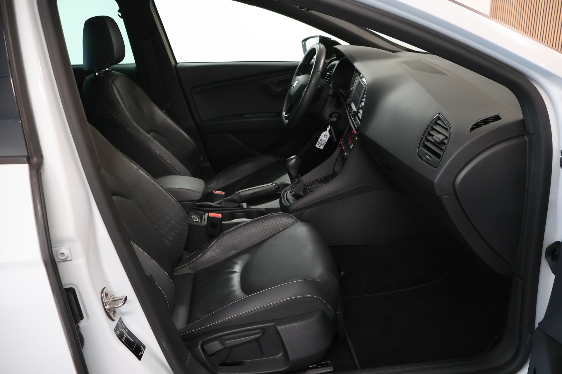SEAT Leon 2.0 TSI Cupra 280 DSG-image-13