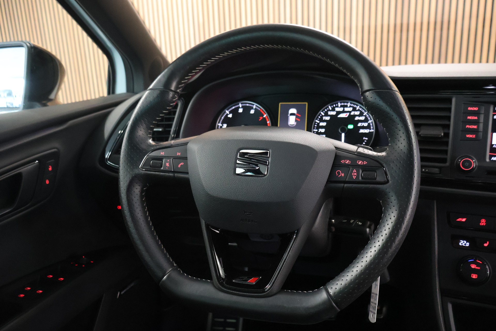 SEAT Leon 2.0 TSI Cupra 280 DSG-image-16