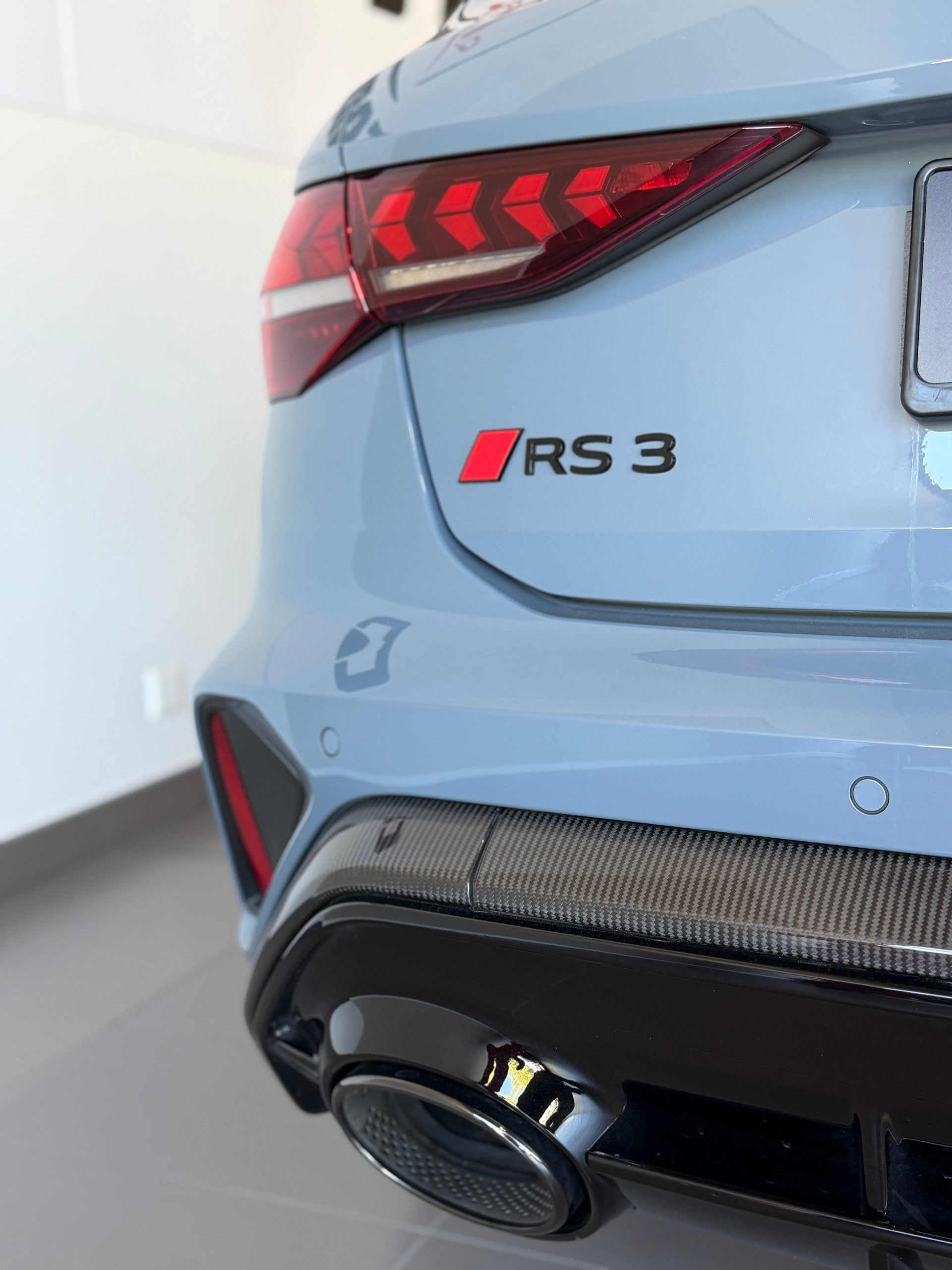 AUDI RS3 Sportback 2.5 TSI quattro S-tronic-image-8