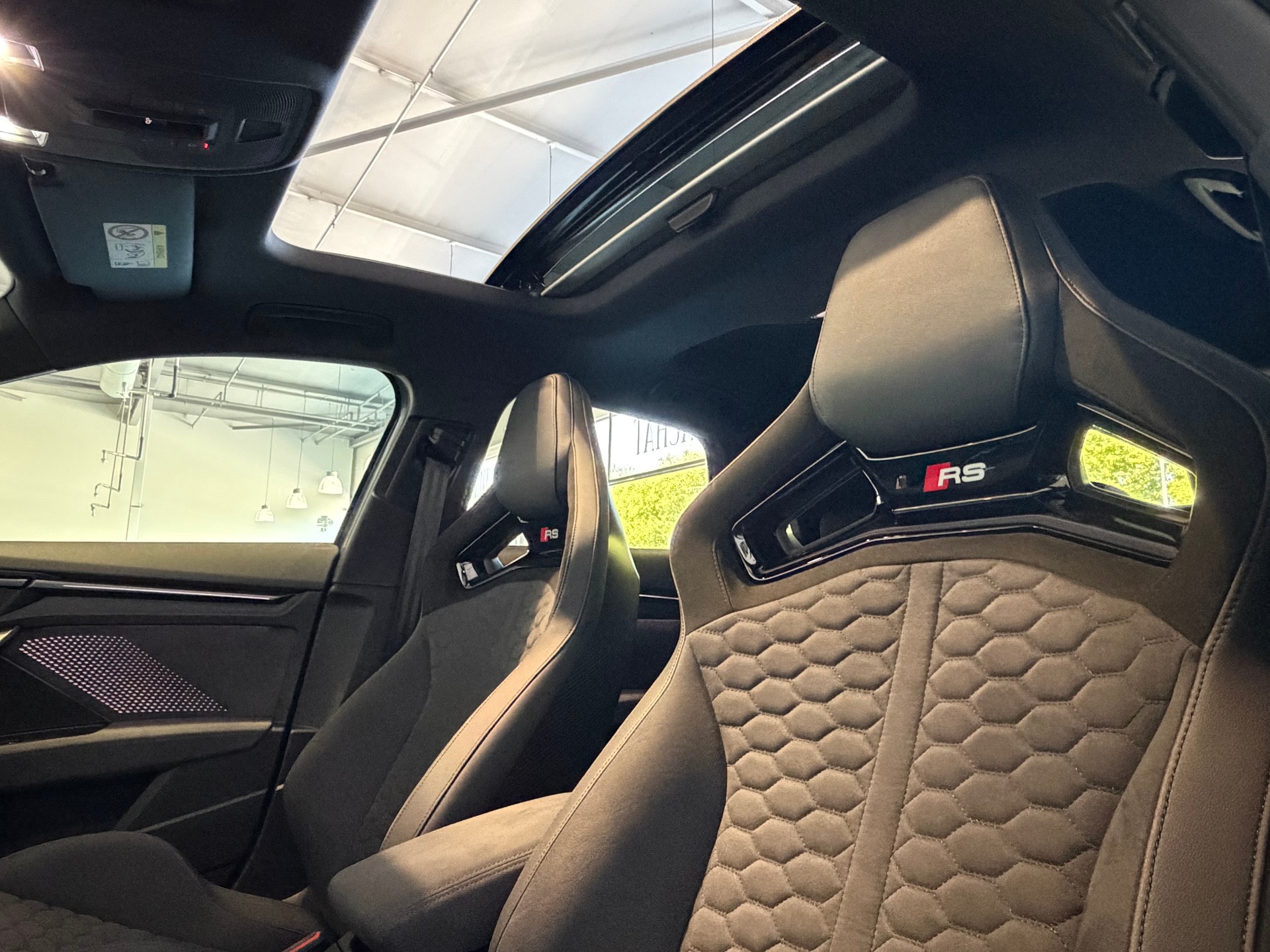 AUDI RS3 Sportback 2.5 TSI quattro S-tronic-image-11