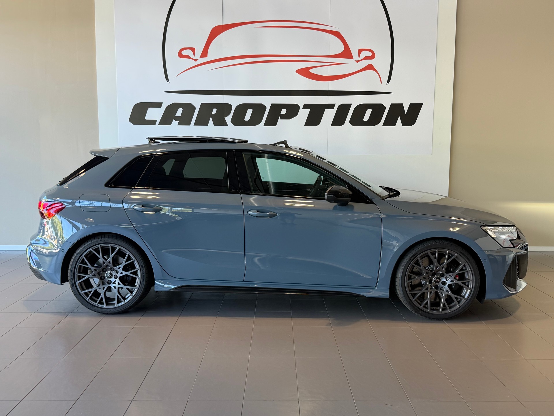 AUDI RS3 Sportback 2.5 TSI quattro S-tronic-image-4