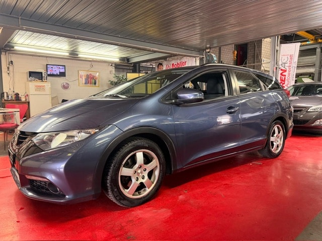 HONDA Civic 1.6 i-DTEC Elegance Tourer-image-14