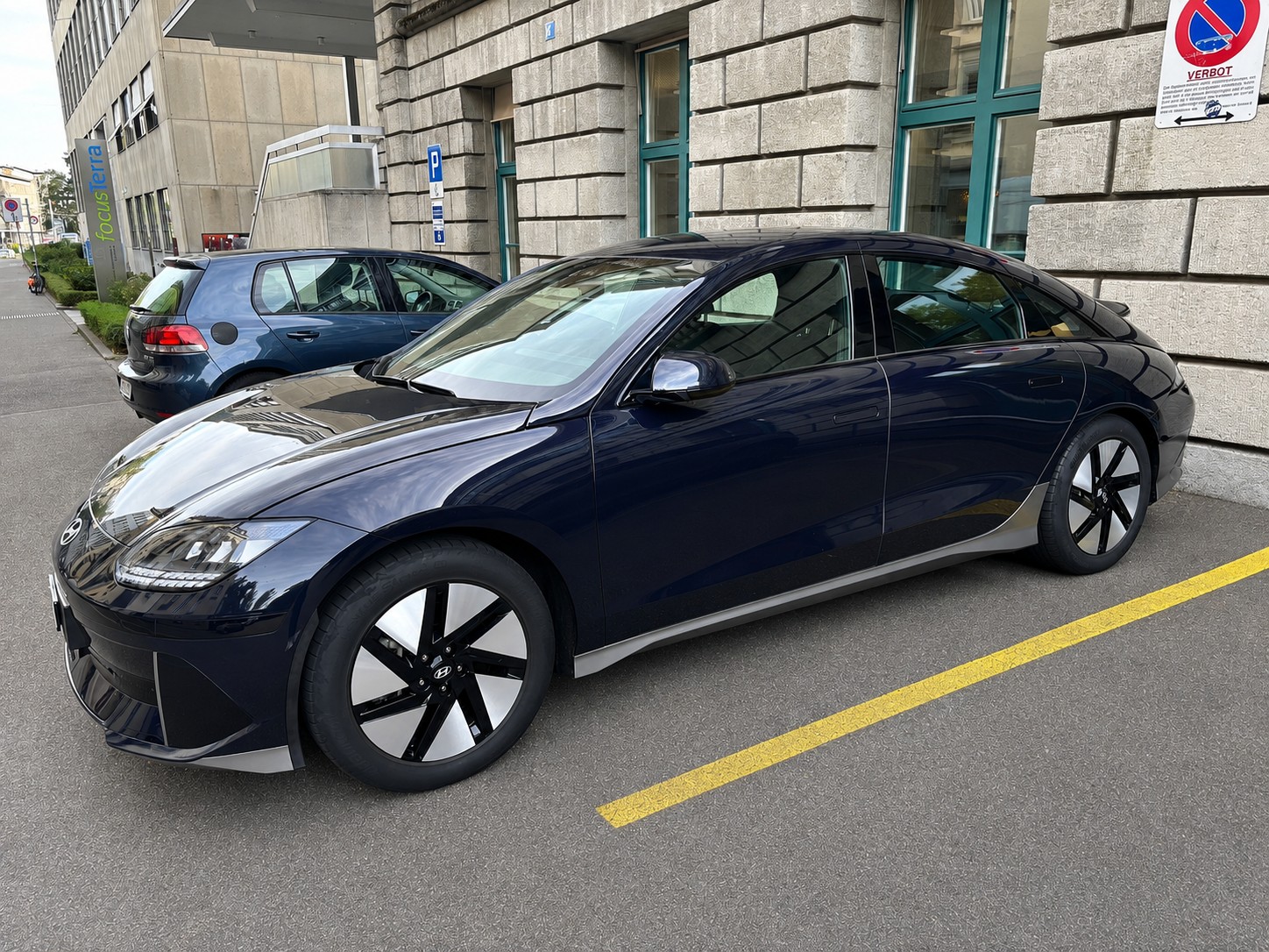 HYUNDAI Hyundai IONIQ 6 EV Premium 77,4 kWh | 229 PS | 8-fach bereift-image-2