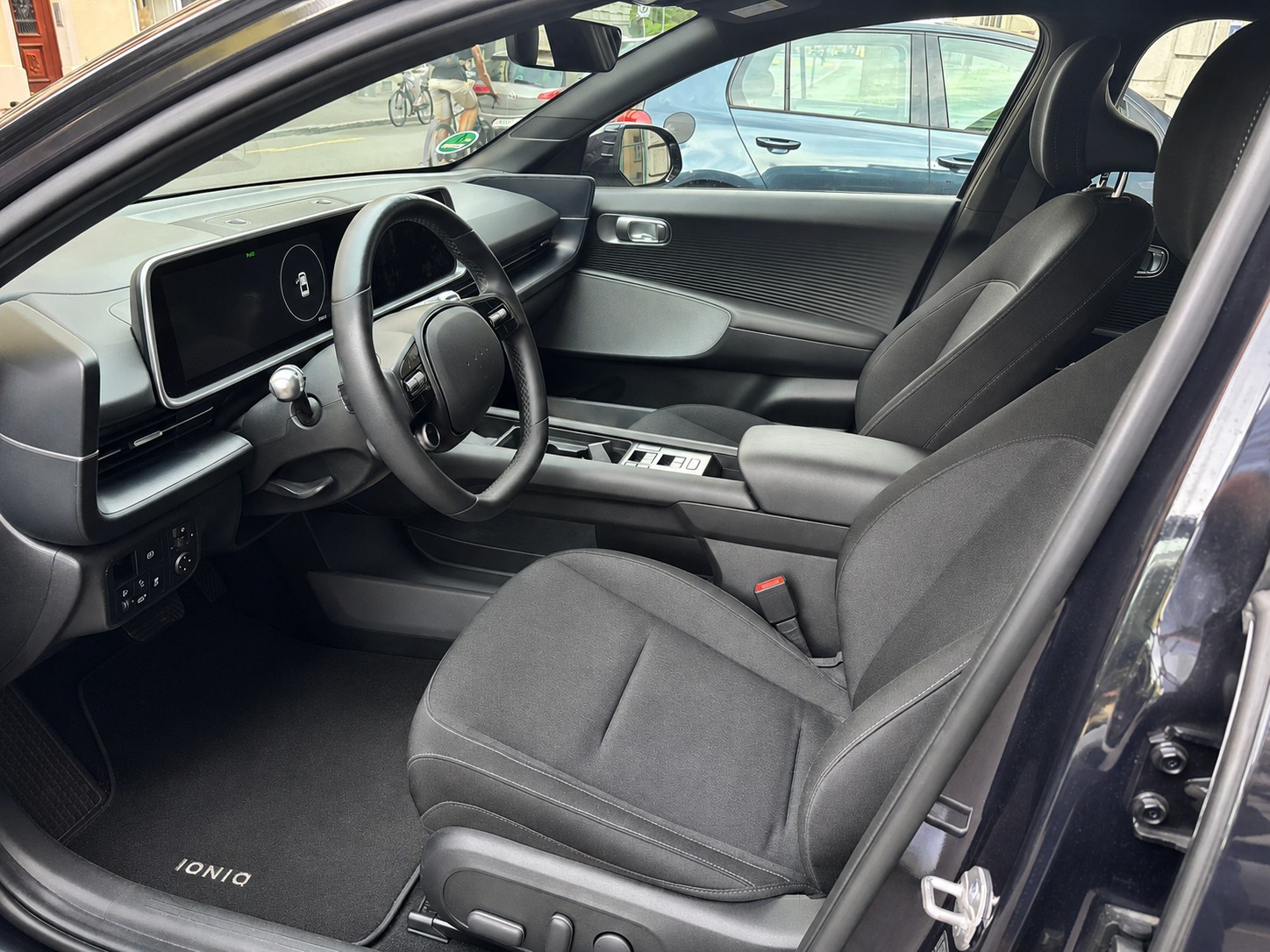 HYUNDAI Hyundai IONIQ 6 EV Premium 77,4 kWh | 229 PS | 8-fach bereift-image-4