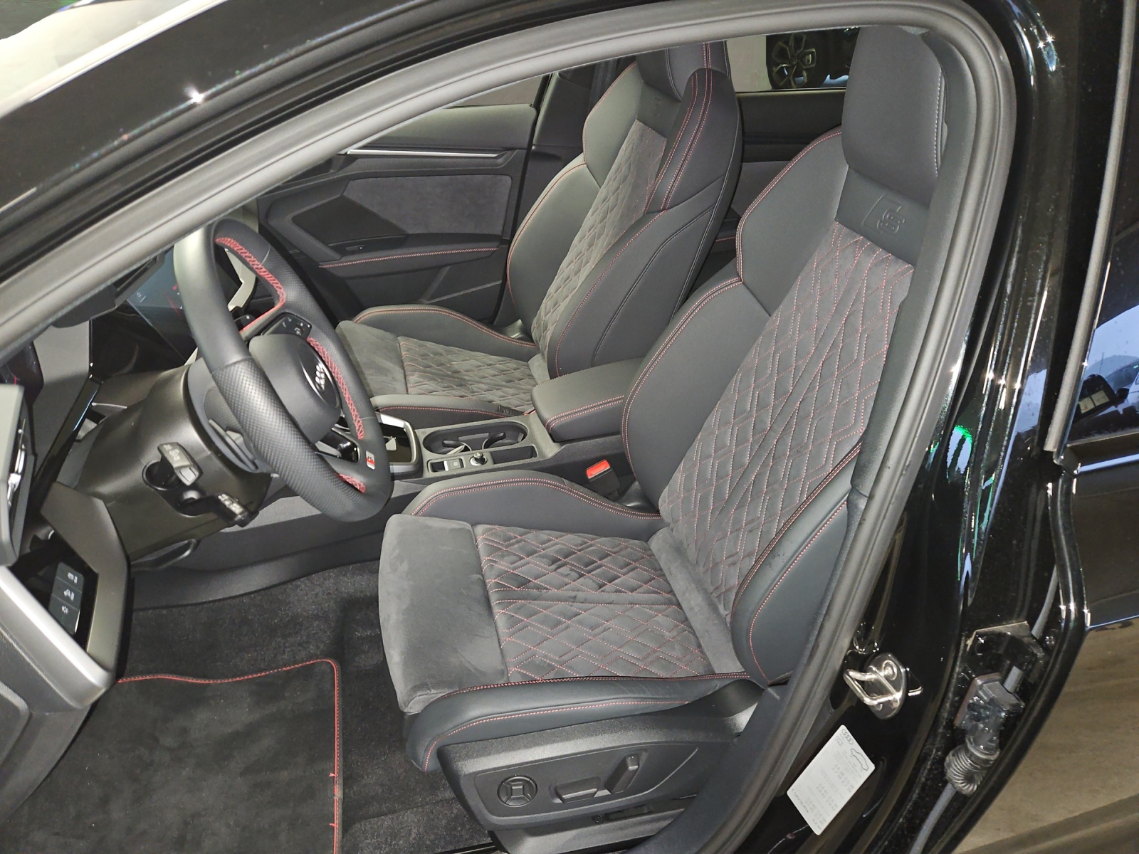 AUDI A3 Sportback 40 TFSI S line quattro S-tronic-image-8