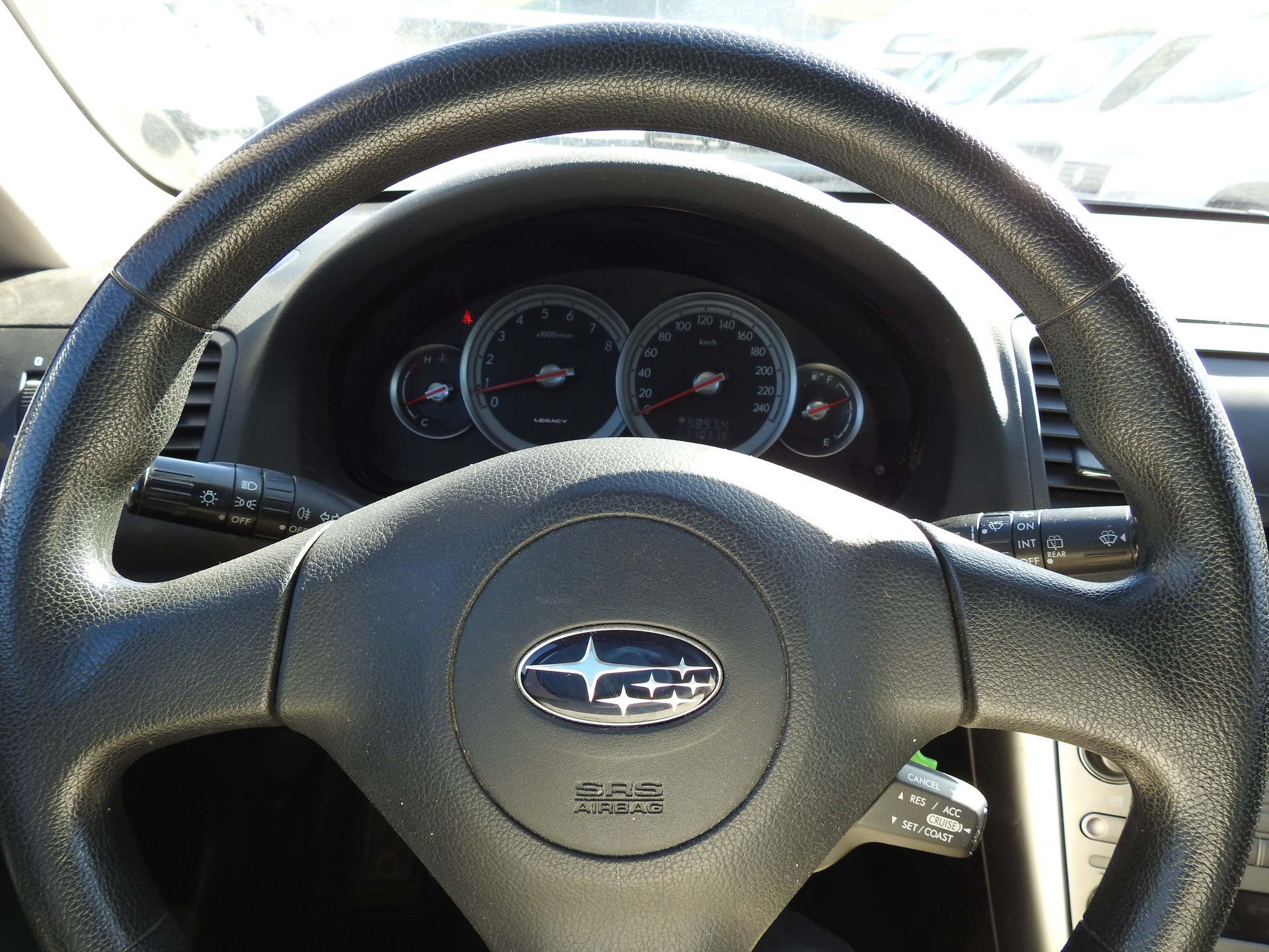SUBARU Legacy 2.0i AWD Swiss-image-25