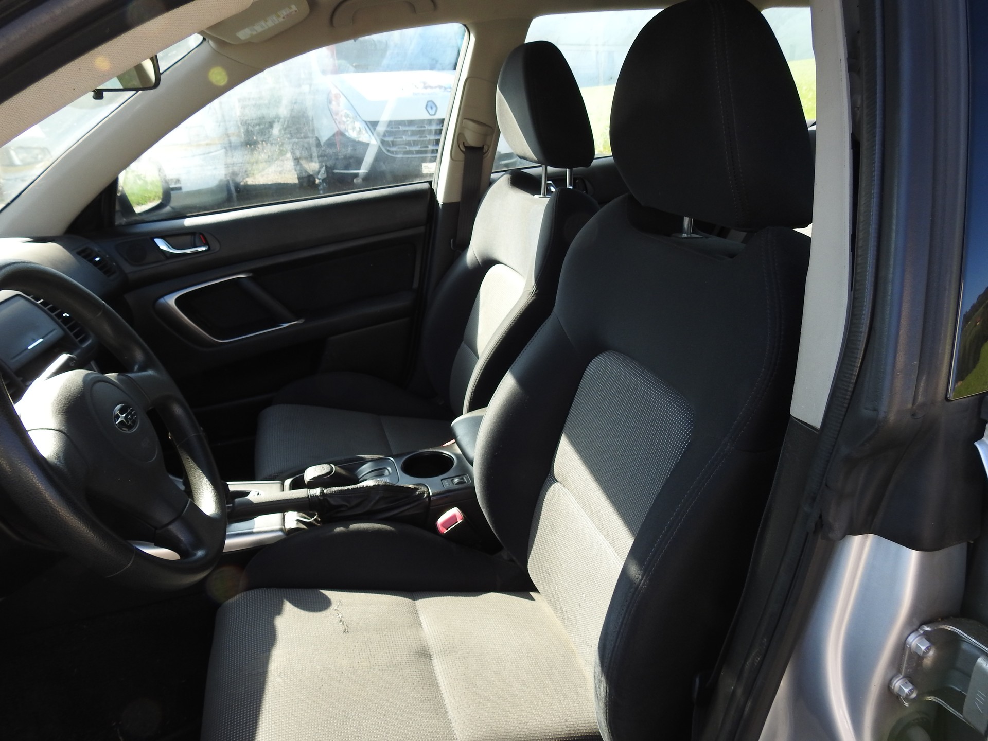 SUBARU Legacy 2.0i AWD Swiss-image-12