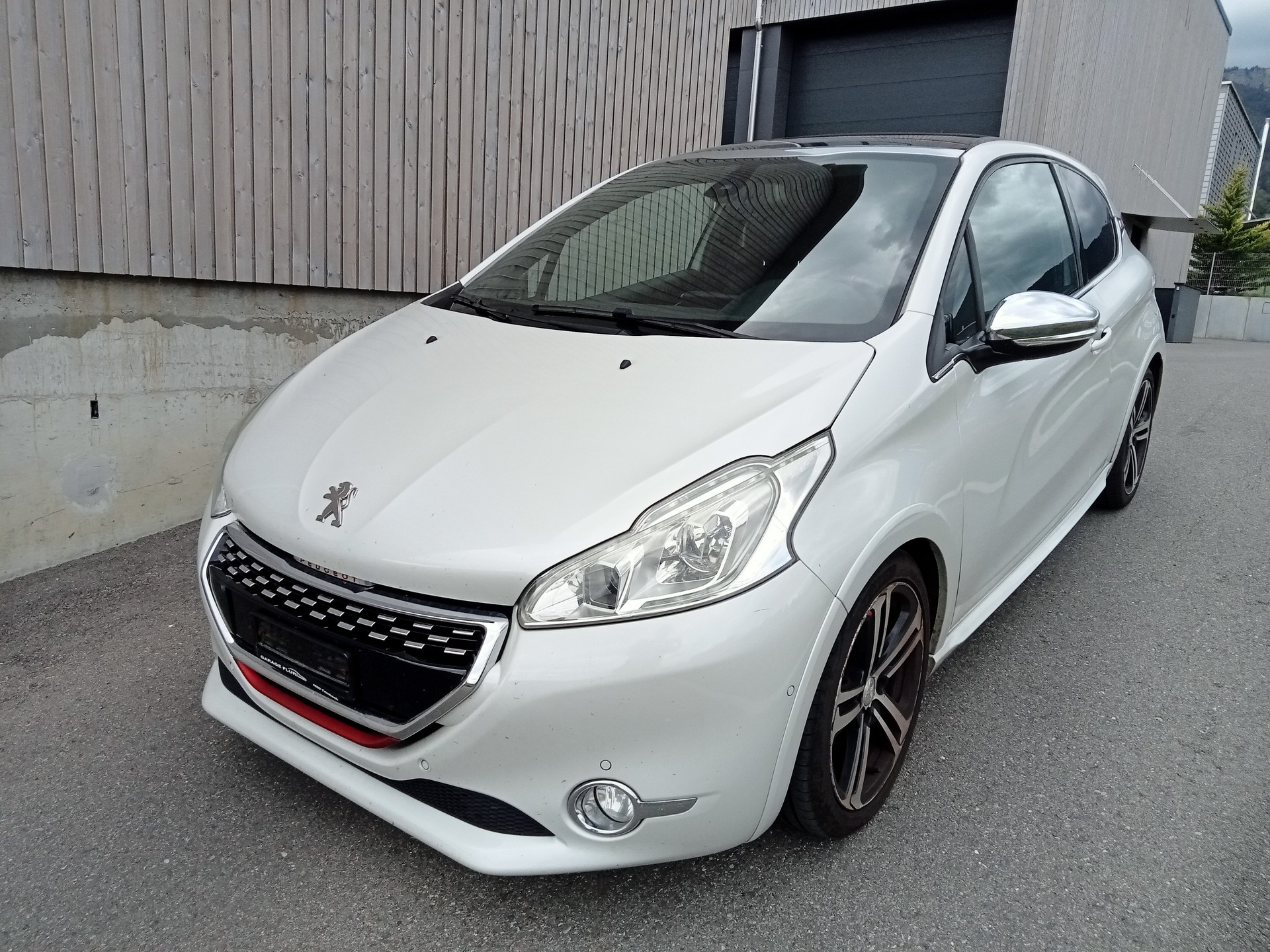 PEUGEOT 208 1.6 Turbo GTi-image-3