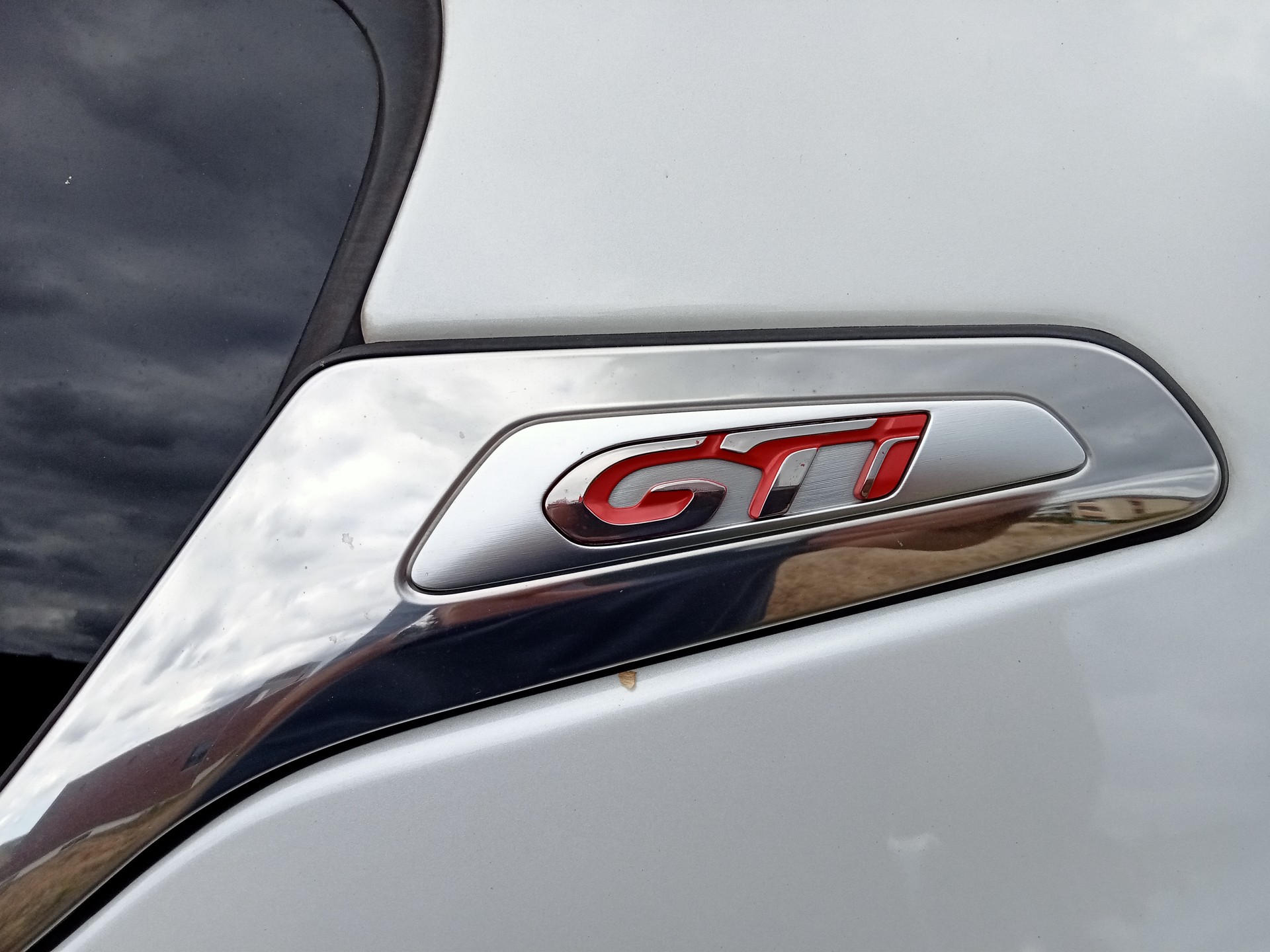PEUGEOT 208 1.6 Turbo GTi-image-8