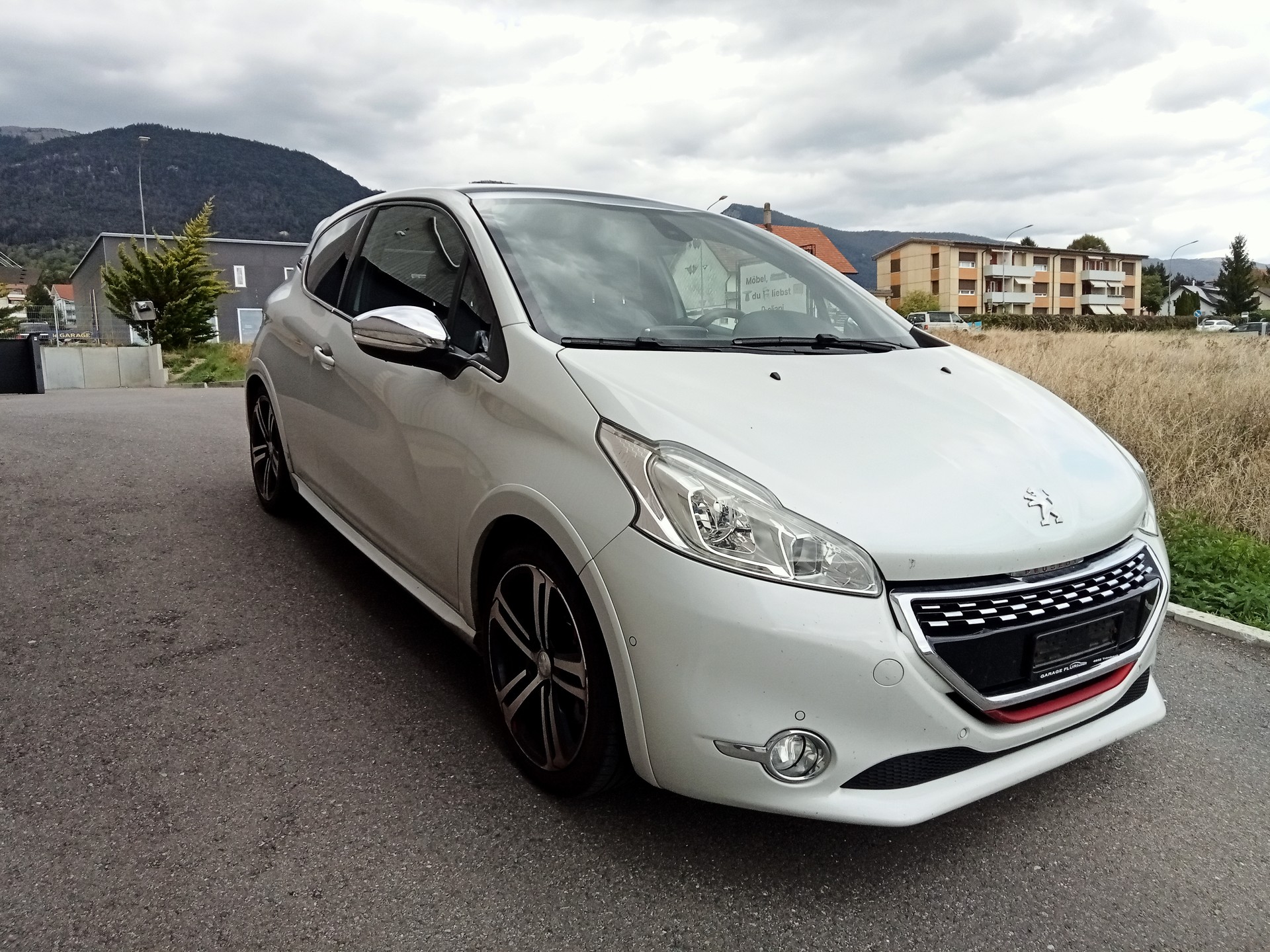 PEUGEOT 208 1.6 Turbo GTi-image-2