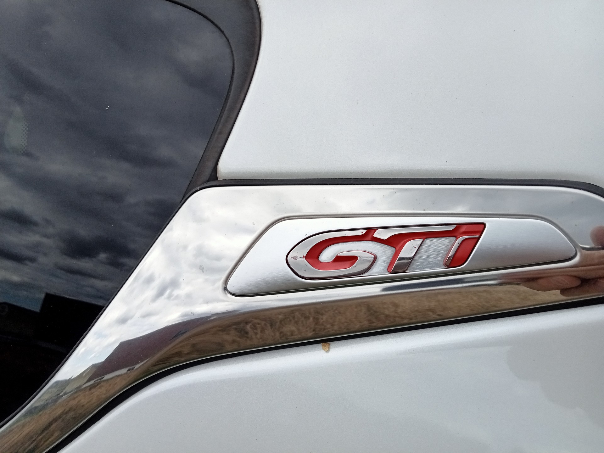 PEUGEOT 208 1.6 Turbo GTi-image-11