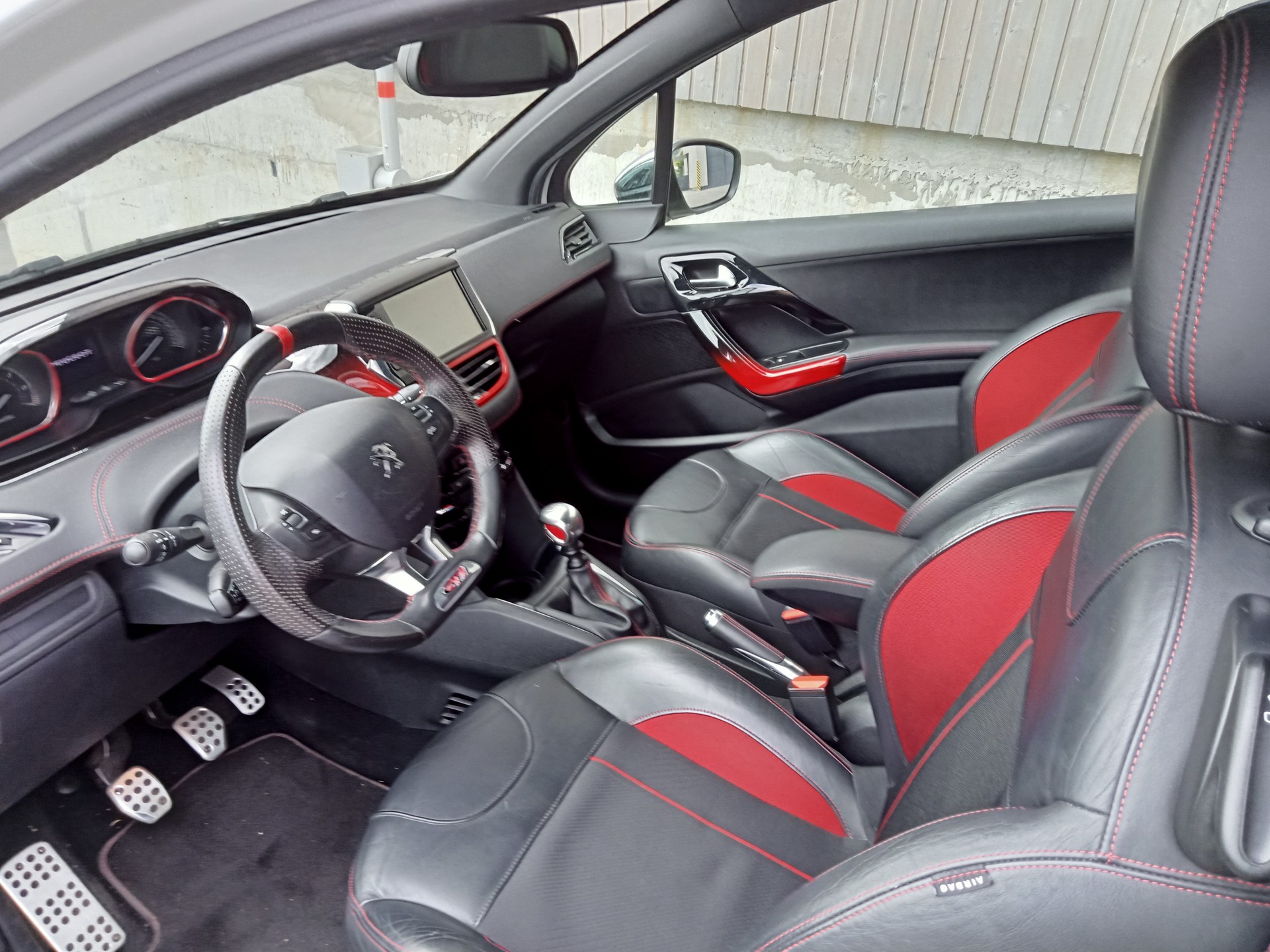 PEUGEOT 208 1.6 Turbo GTi-image-6