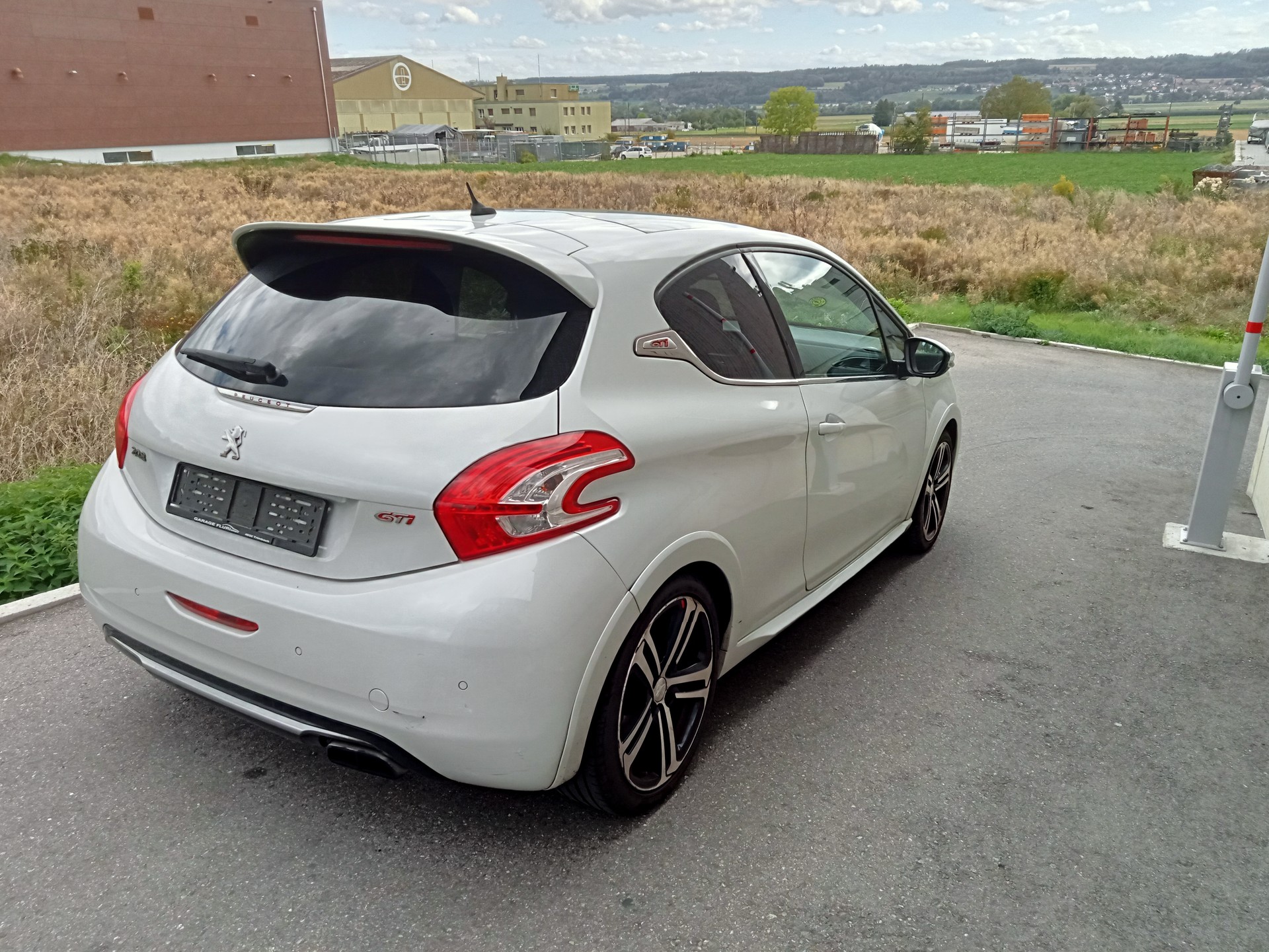 PEUGEOT 208 1.6 Turbo GTi-image-5