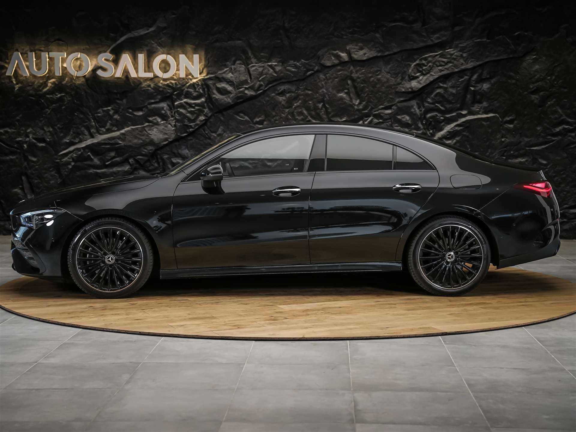 MERCEDES-BENZ CLA 200 d AMG Night Edition *ALL BLACK*Facelift*Ambientebeleuchtung*-showroom-element-2