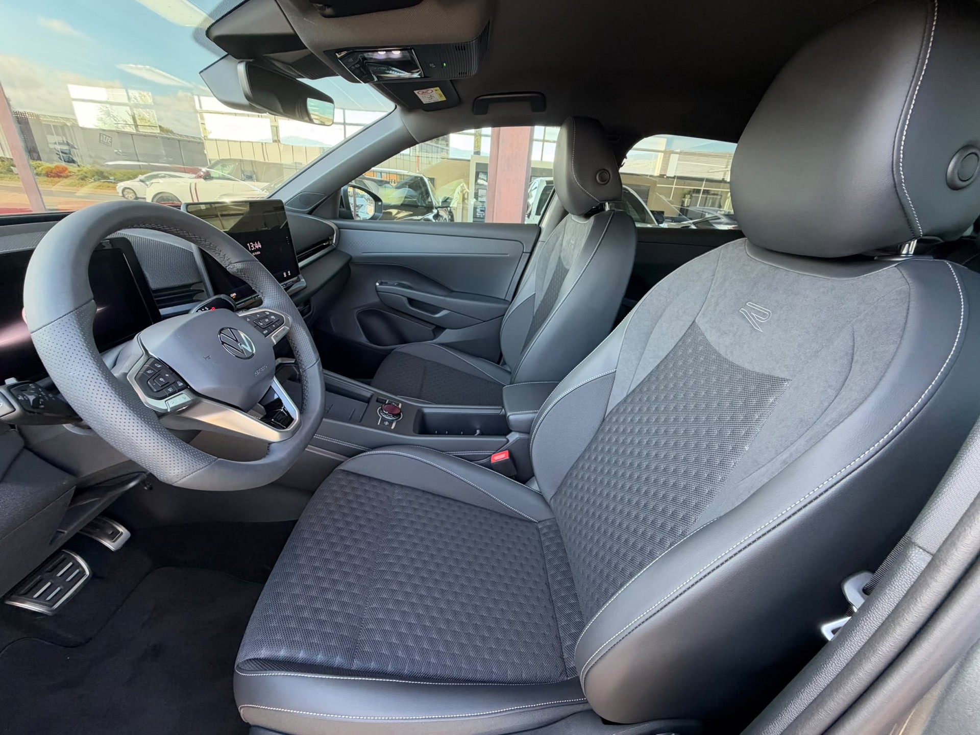 VW T-Roc 1.5 eTSI mHEV R-Line DSG-image-6