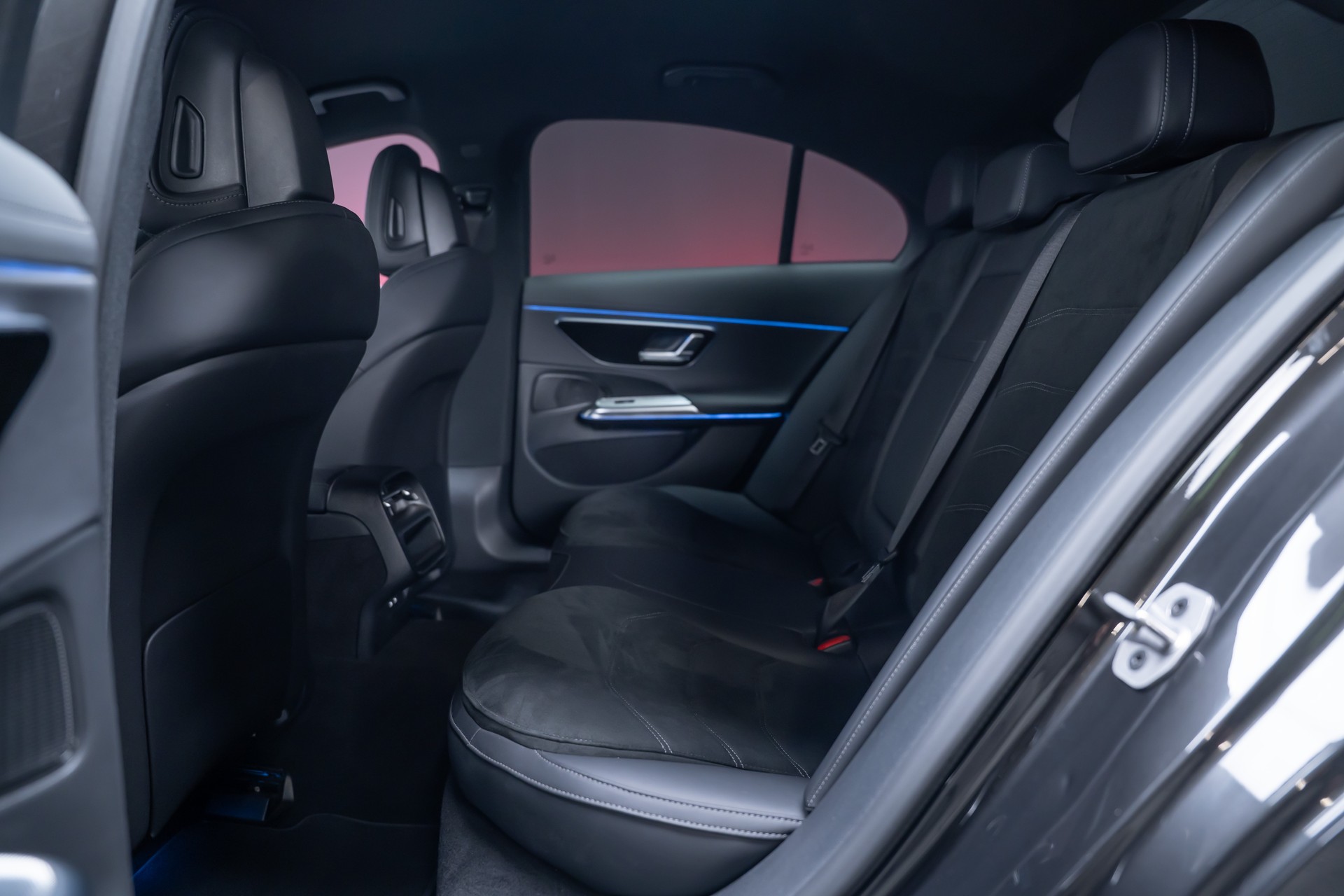 MERCEDES-BENZ E 220 d AMG Line 4matic / 360°Kamera / Ambientebeleuchtung-image-15