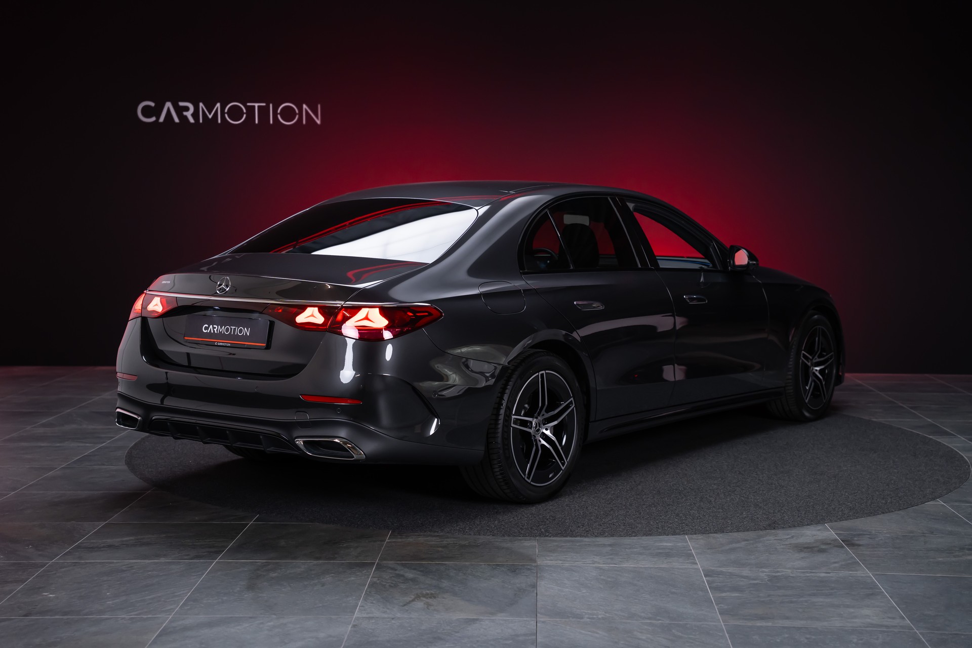 MERCEDES-BENZ E 220 d AMG Line 4matic / 360°Kamera / Ambientebeleuchtung-image-4
