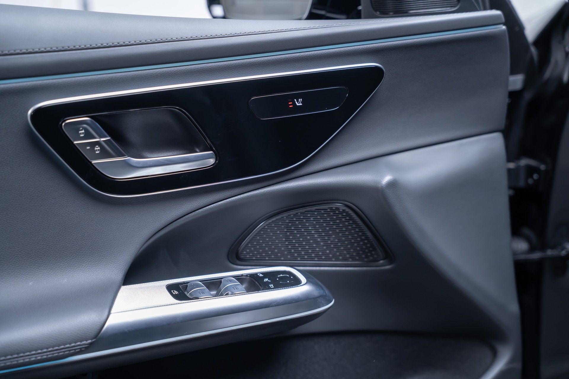 MERCEDES-BENZ E 220 d AMG Line 4matic / 360°Kamera / Ambientebeleuchtung-image-14