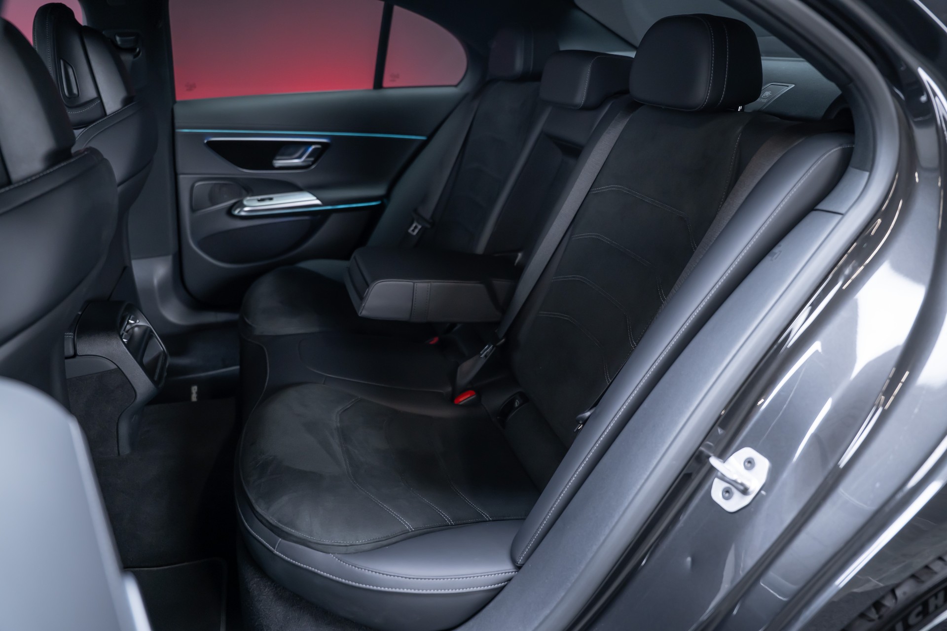 MERCEDES-BENZ E 220 d AMG Line 4matic / 360°Kamera / Ambientebeleuchtung-image-16
