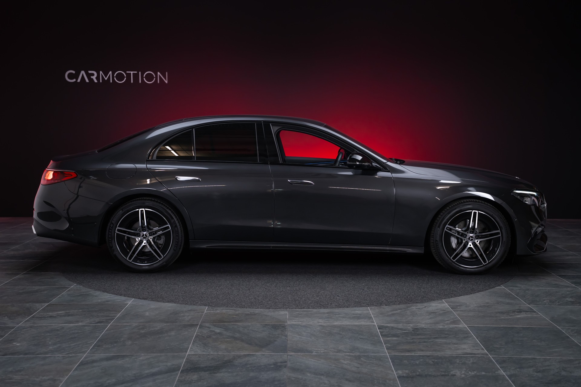 MERCEDES-BENZ E 220 d AMG Line 4matic / 360°Kamera / Ambientebeleuchtung-showroom-element-3