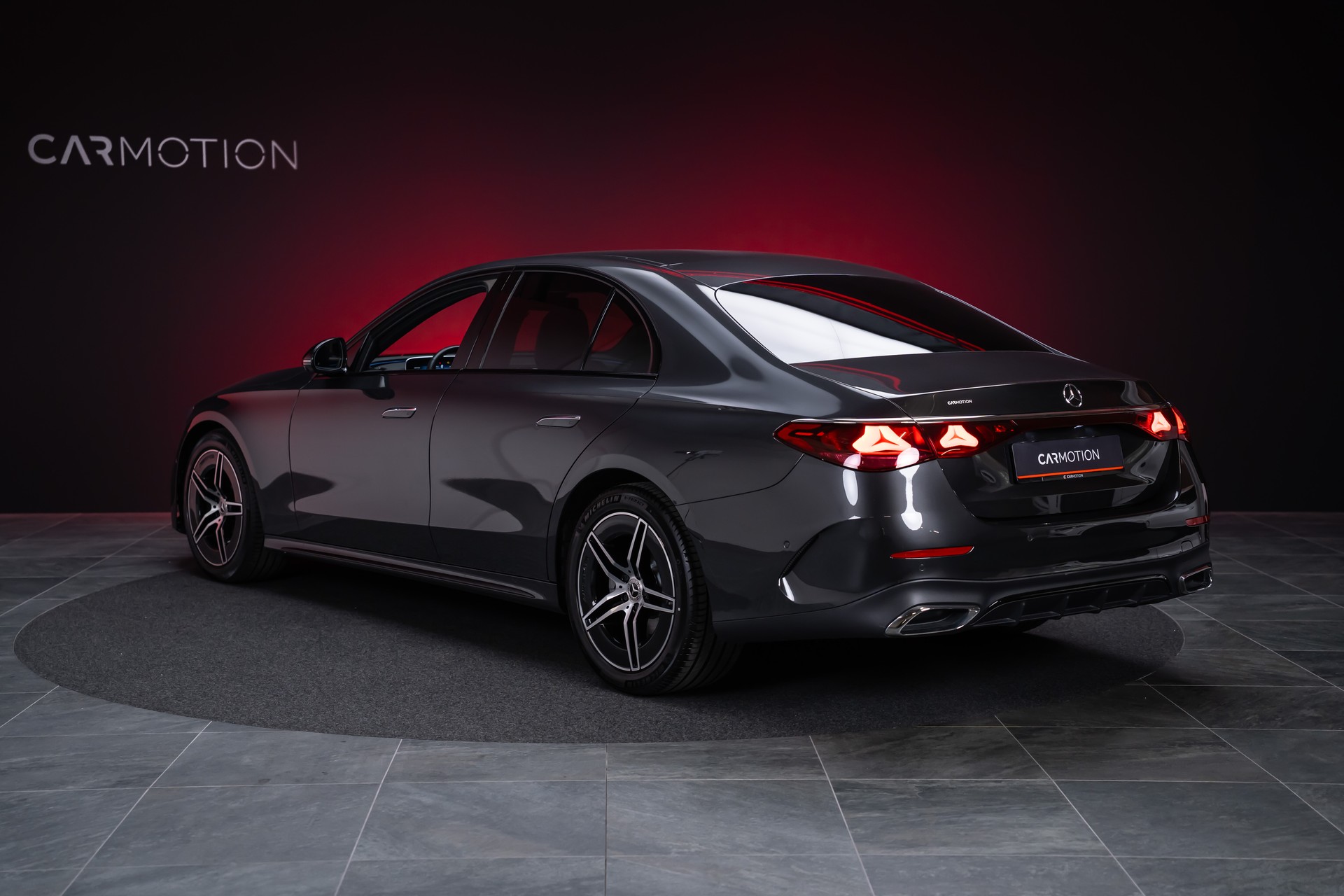 MERCEDES-BENZ E 220 d AMG Line 4matic / 360°Kamera / Ambientebeleuchtung-image-5