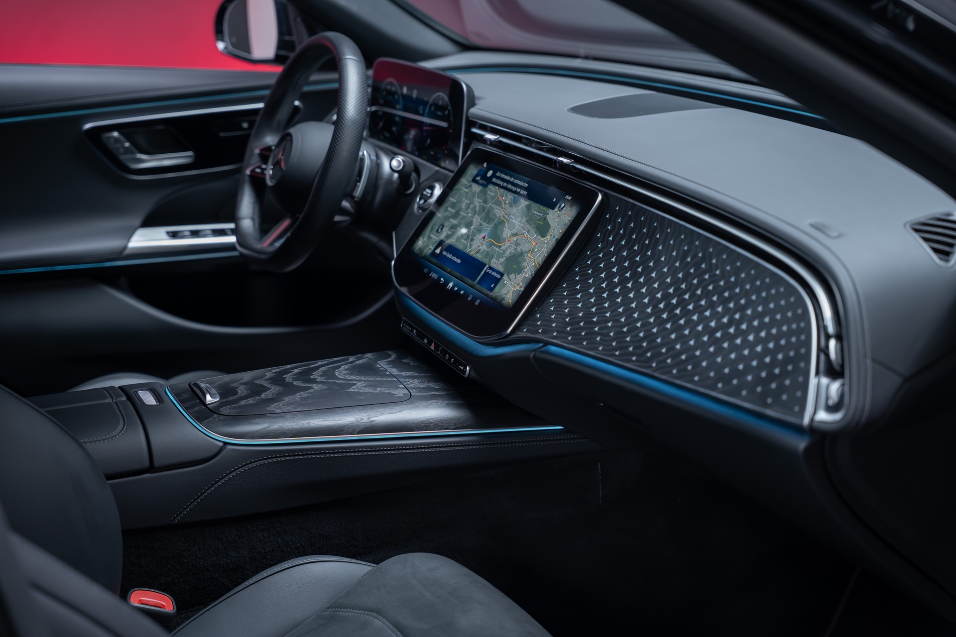 MERCEDES-BENZ E 220 d AMG Line 4matic / 360°Kamera / Ambientebeleuchtung-image-20