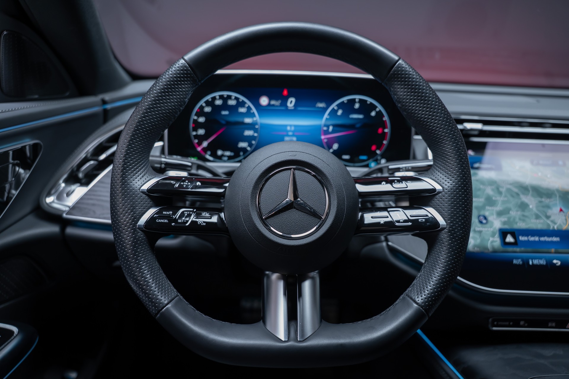 MERCEDES-BENZ E 220 d AMG Line 4matic / 360°Kamera / Ambientebeleuchtung-image-23