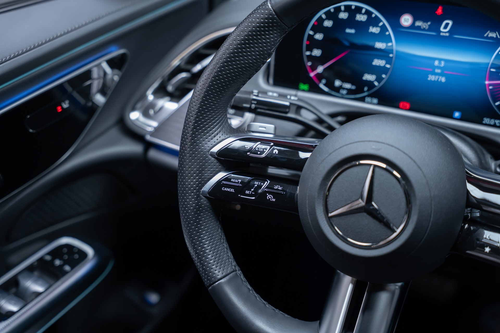 MERCEDES-BENZ E 220 d AMG Line 4matic / 360°Kamera / Ambientebeleuchtung-image-24