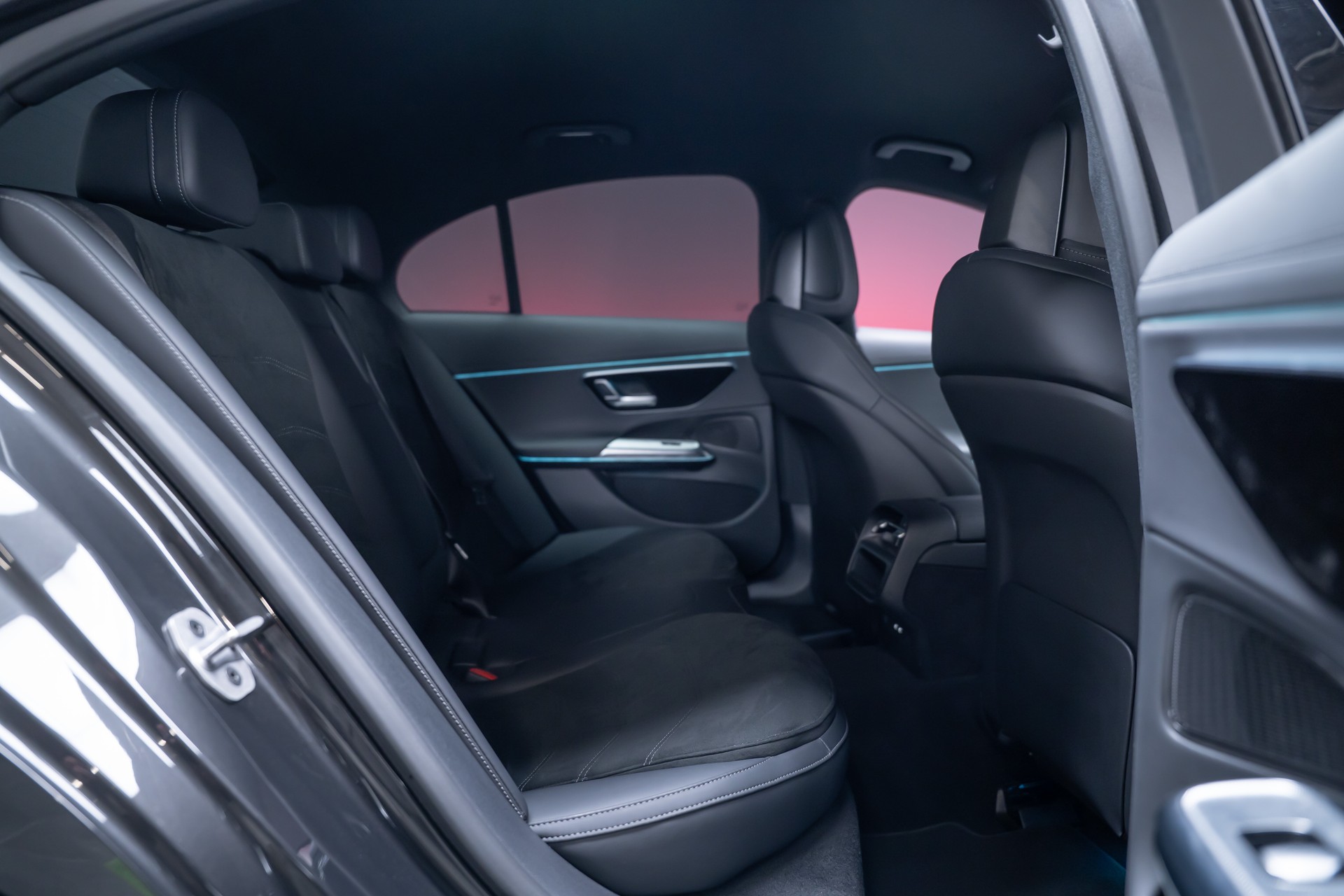 MERCEDES-BENZ E 220 d AMG Line 4matic / 360°Kamera / Ambientebeleuchtung-image-18
