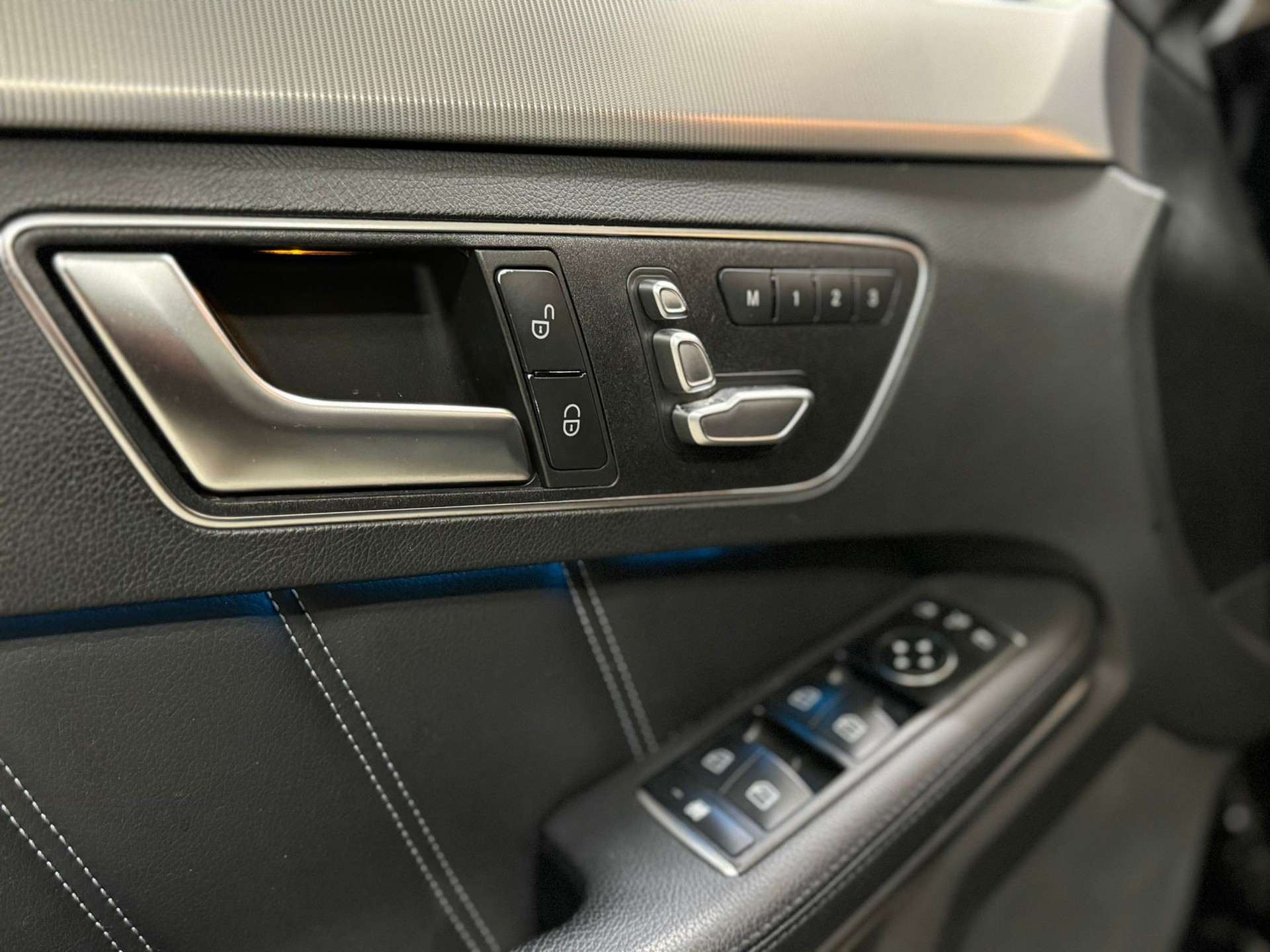 MERCEDES-BENZ E 350 BlueTEC 4Matic 7G-Tronic-image-10