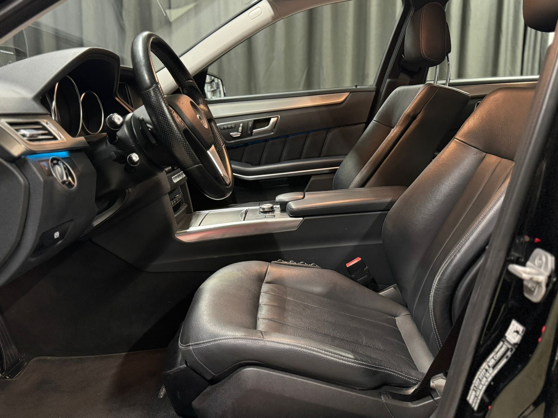 MERCEDES-BENZ E 350 BlueTEC 4Matic 7G-Tronic-image-13