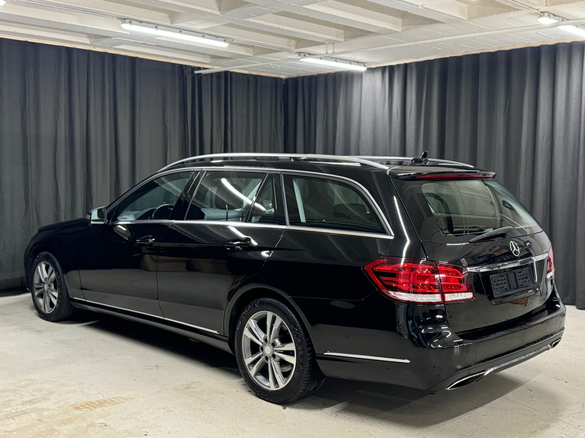 MERCEDES-BENZ E 350 BlueTEC 4Matic 7G-Tronic-image-5