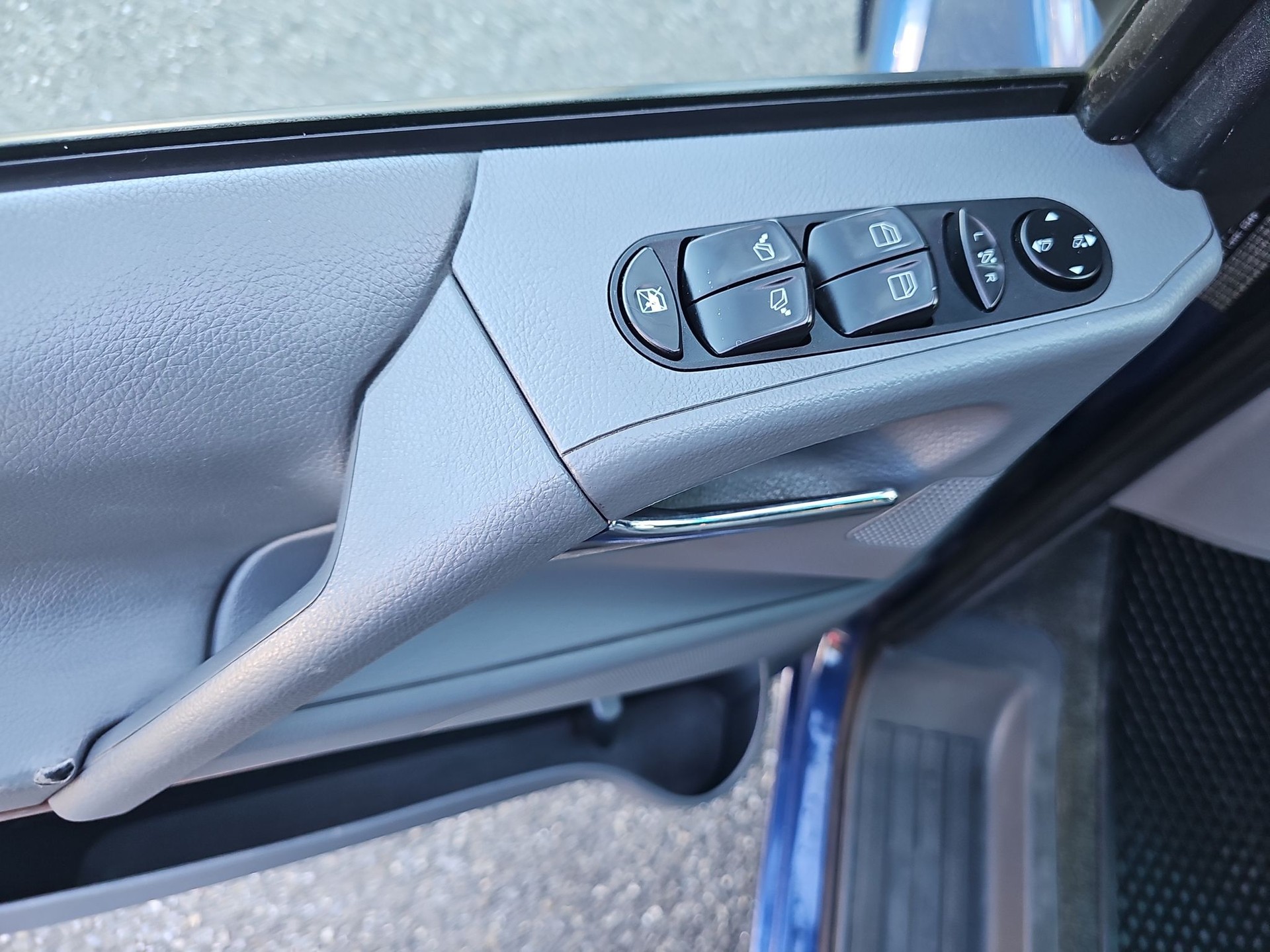 MERCEDES-BENZ VIANO-image-9