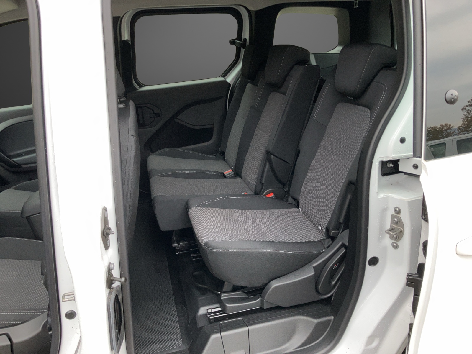 MERCEDES-BENZ eCitan Tourer 2716 mm S-image-8