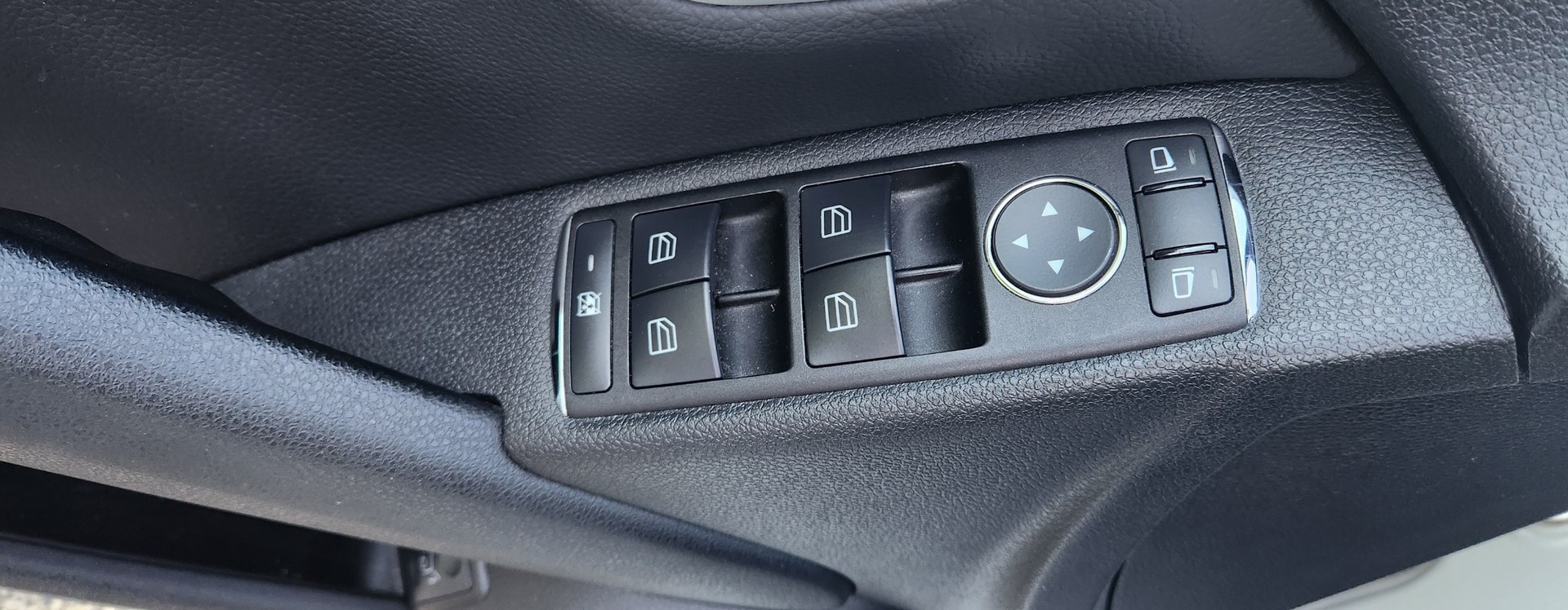 MERCEDES-BENZ C 200 Kompressor Avantgarde Automatic AMG Line-image-5