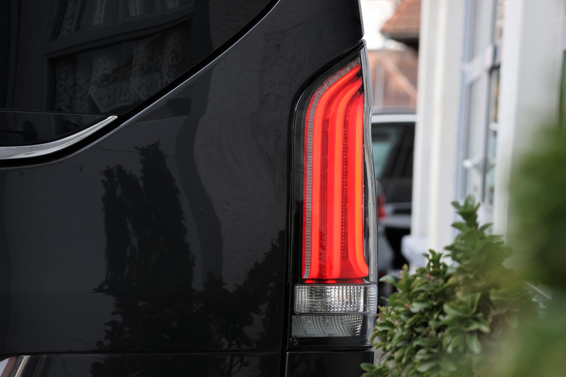 MERCEDES-BENZ V 300 d lang Avantgarde 4Matic 9G-Tronic-image-4