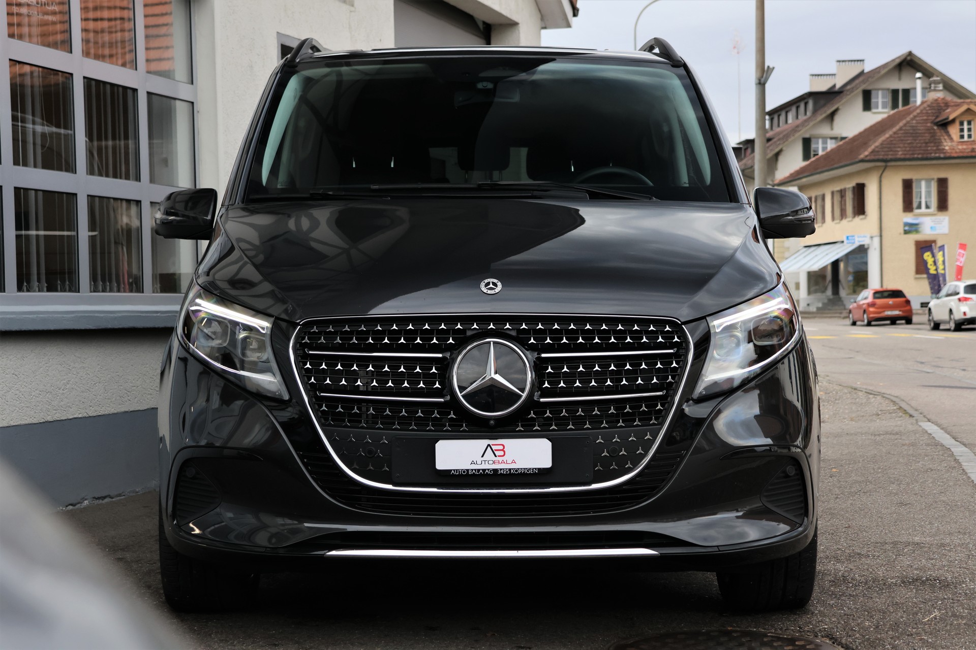 MERCEDES-BENZ V 300 d lang Avantgarde 4Matic 9G-Tronic-showroom-element-1