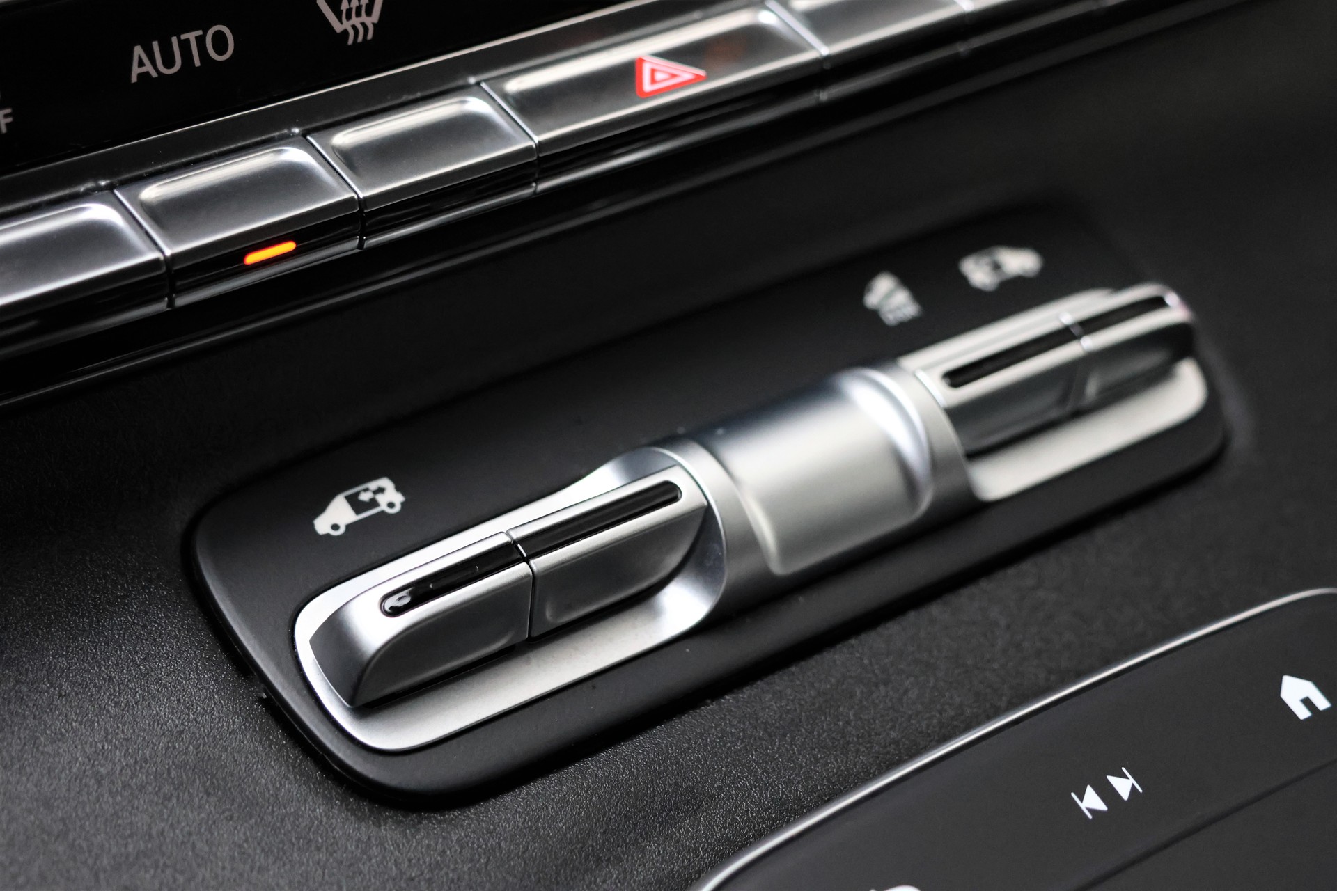 MERCEDES-BENZ V 300 d lang Avantgarde 4Matic 9G-Tronic-image-29
