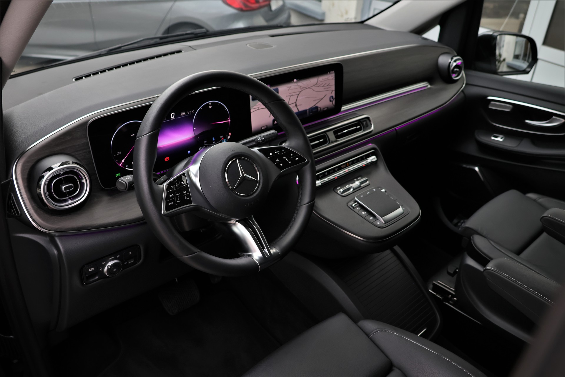 MERCEDES-BENZ V 300 d lang Avantgarde 4Matic 9G-Tronic-image-8