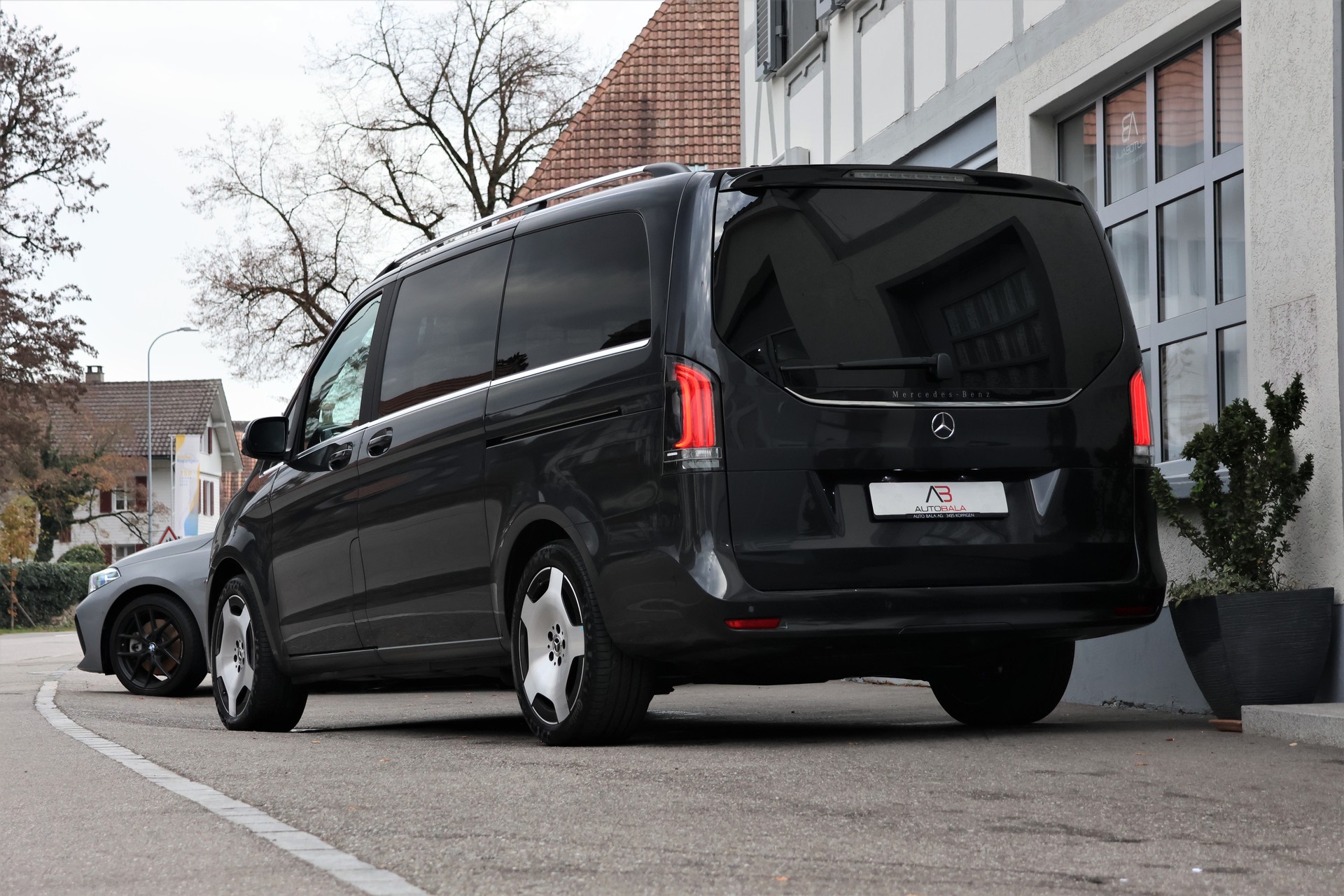 MERCEDES-BENZ V 300 d lang Avantgarde 4Matic 9G-Tronic-showroom-element-2
