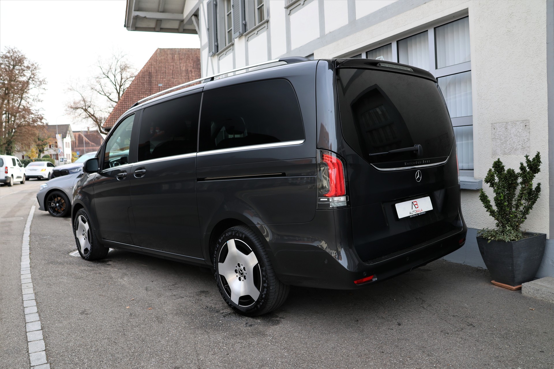 MERCEDES-BENZ V 300 d lang Avantgarde 4Matic 9G-Tronic-image-5