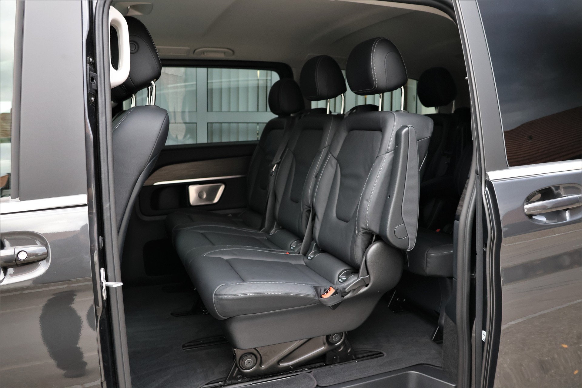 MERCEDES-BENZ V 300 d lang Avantgarde 4Matic 9G-Tronic-image-14