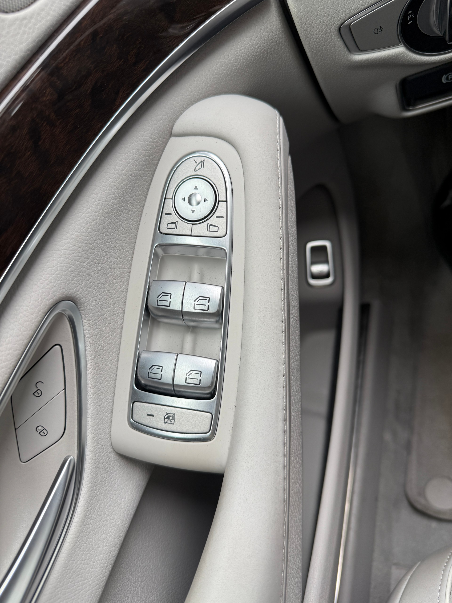 MERCEDES-BENZ S 500 4Matic 7G-Tronic-image-25