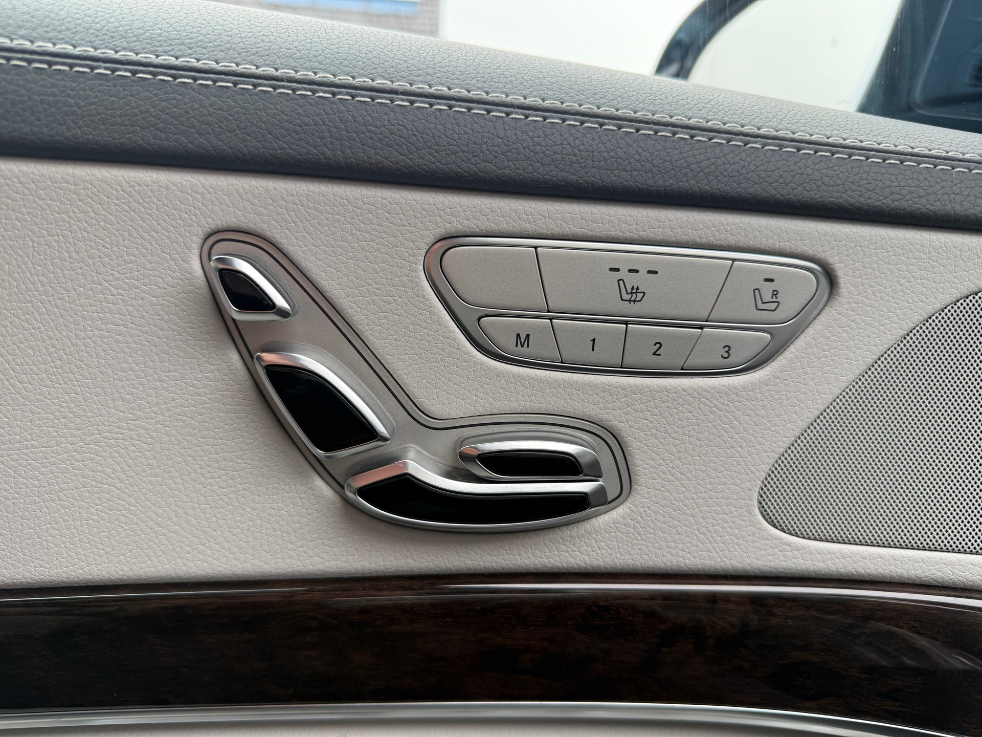 MERCEDES-BENZ S 500 4Matic 7G-Tronic-image-26