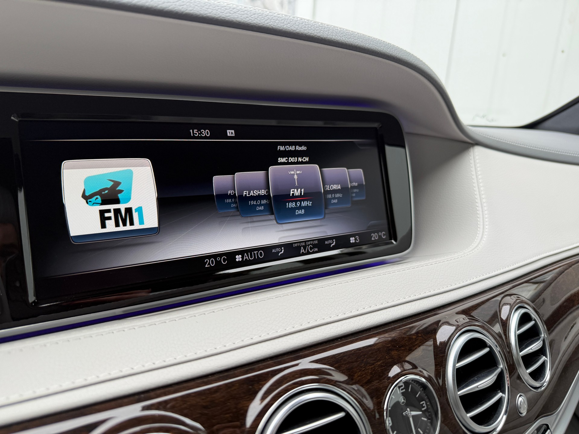 MERCEDES-BENZ S 500 4Matic 7G-Tronic-image-23