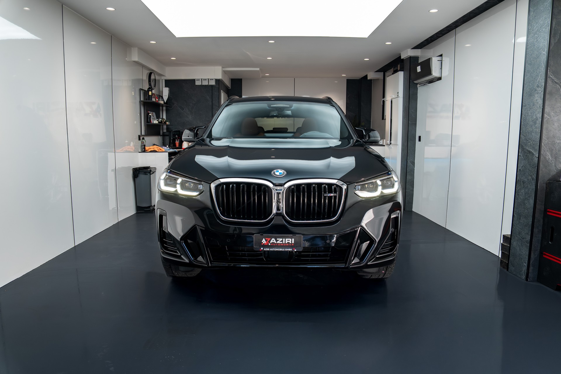 BMW X3 M40i M Sport Edition Individual-showroom-element-1