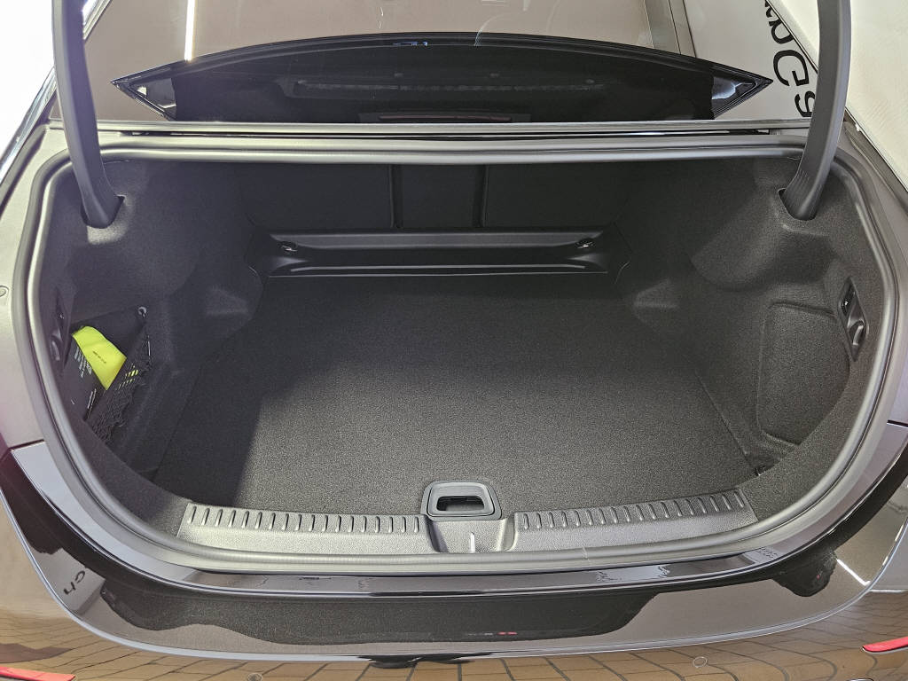 MERCEDES-BENZ E 220 d 4Matic AMG Line Limousine-showroom-element-3